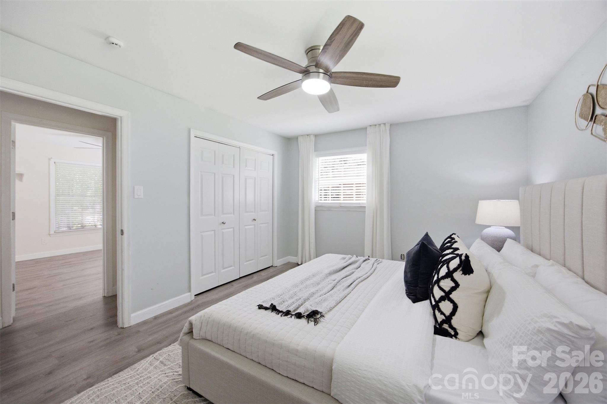 815 Lakeside Circle — Lancaster