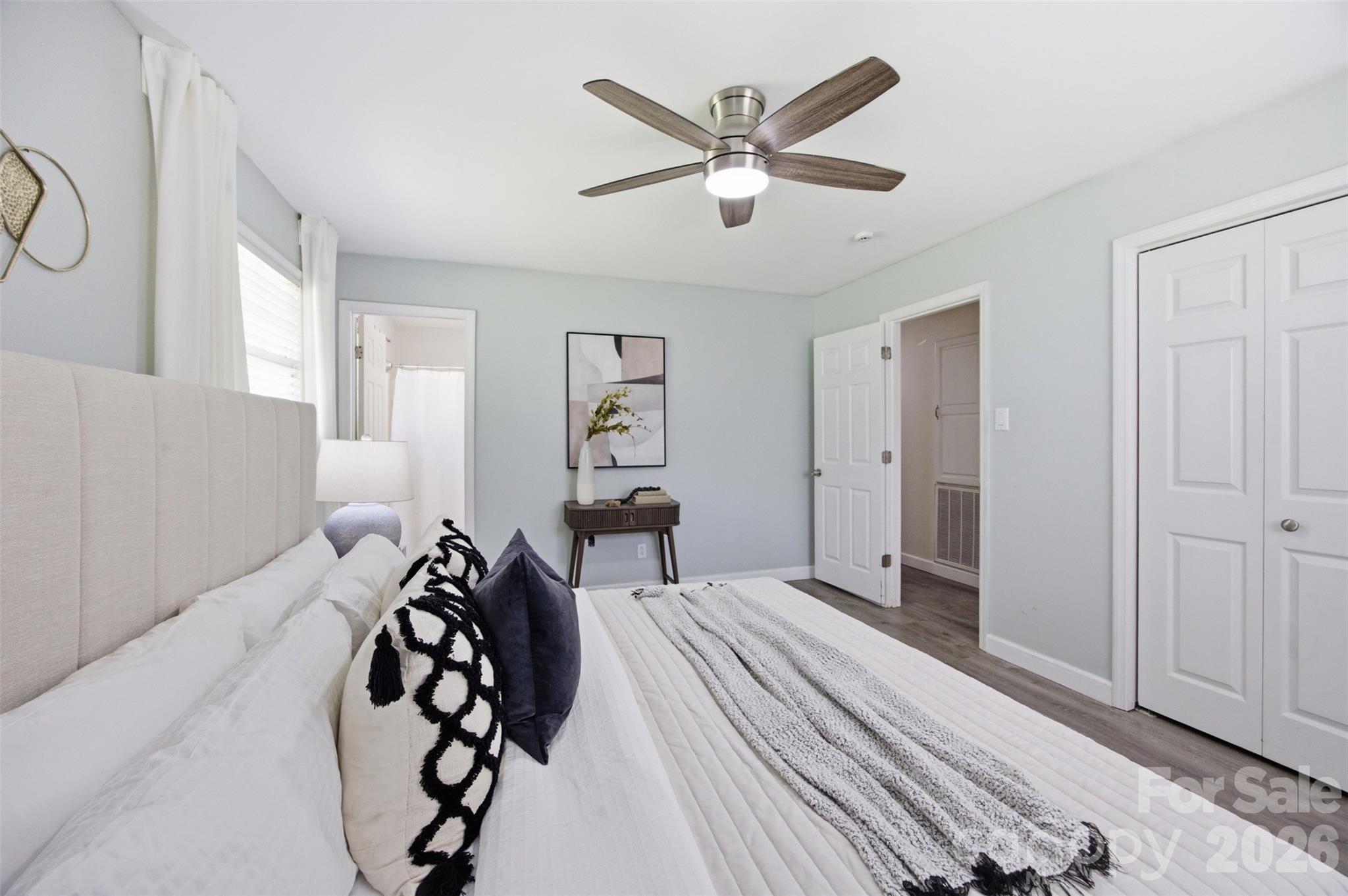 815 Lakeside Circle — Lancaster