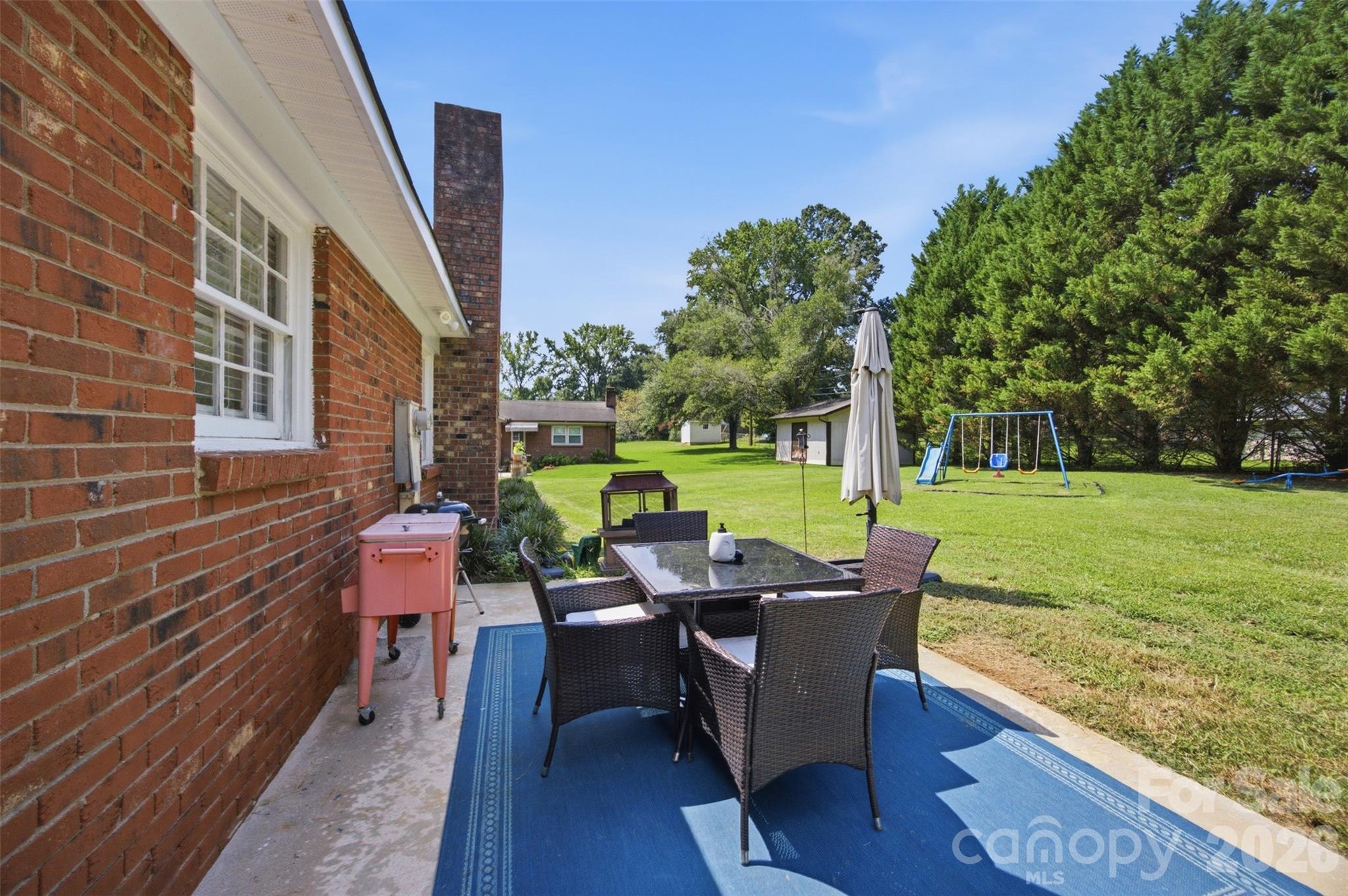 815 Lakeside Circle — Lancaster
