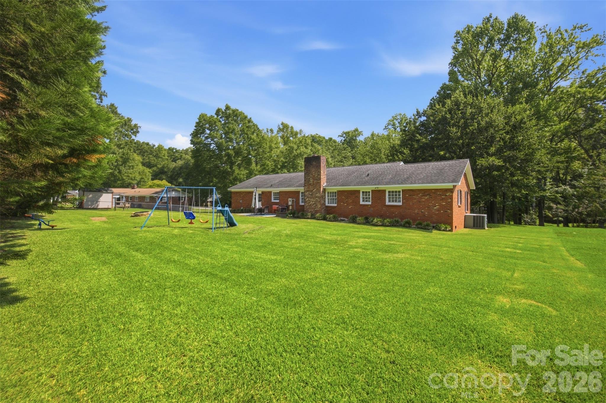 815 Lakeside Circle — Lancaster