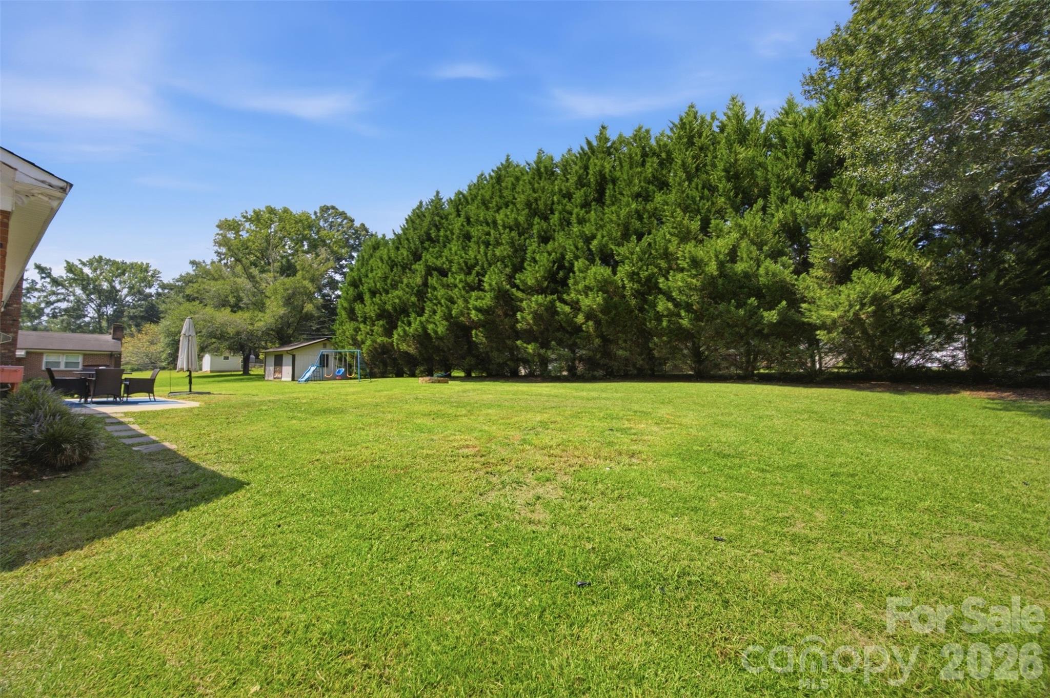 815 Lakeside Circle — Lancaster