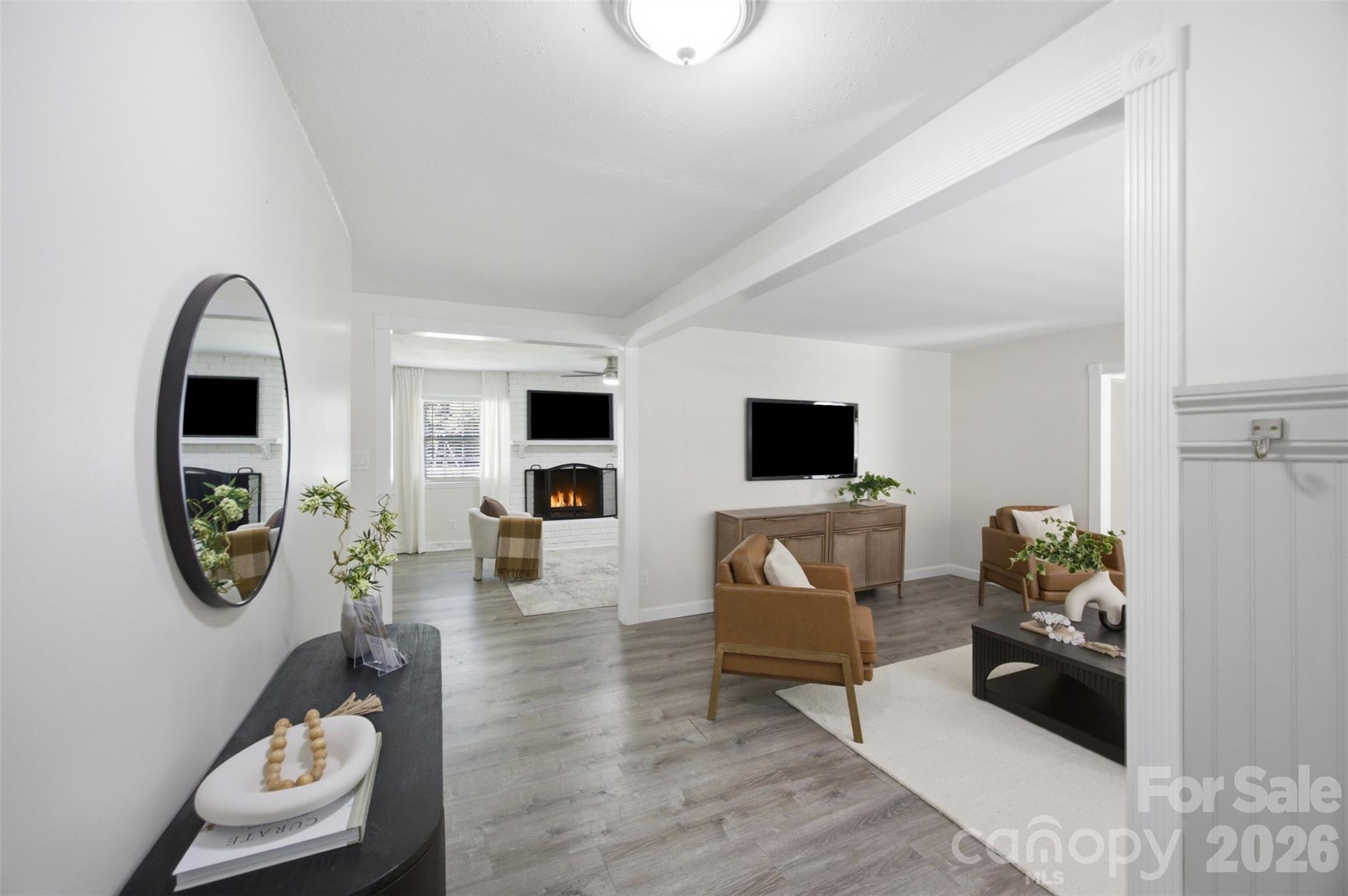 815 Lakeside Circle — Lancaster
