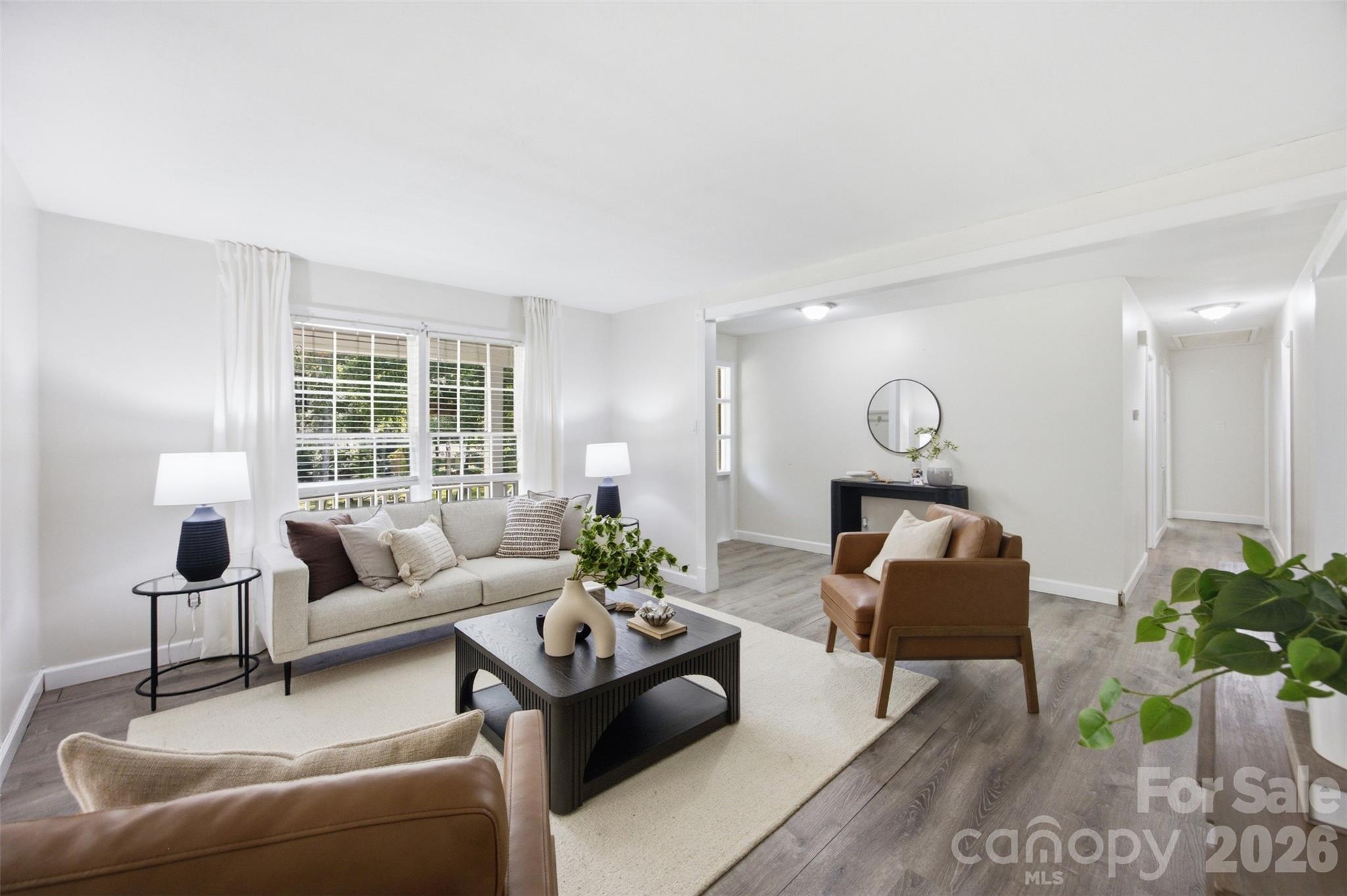 815 Lakeside Circle — Lancaster