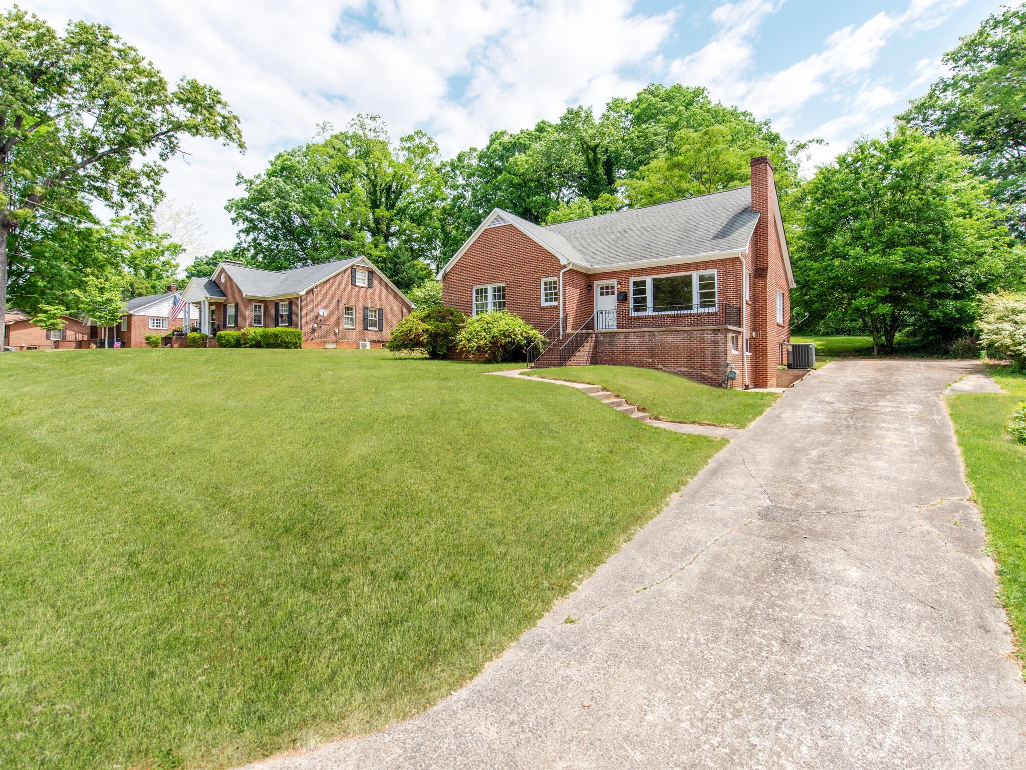 113 Falls Street — Morganton