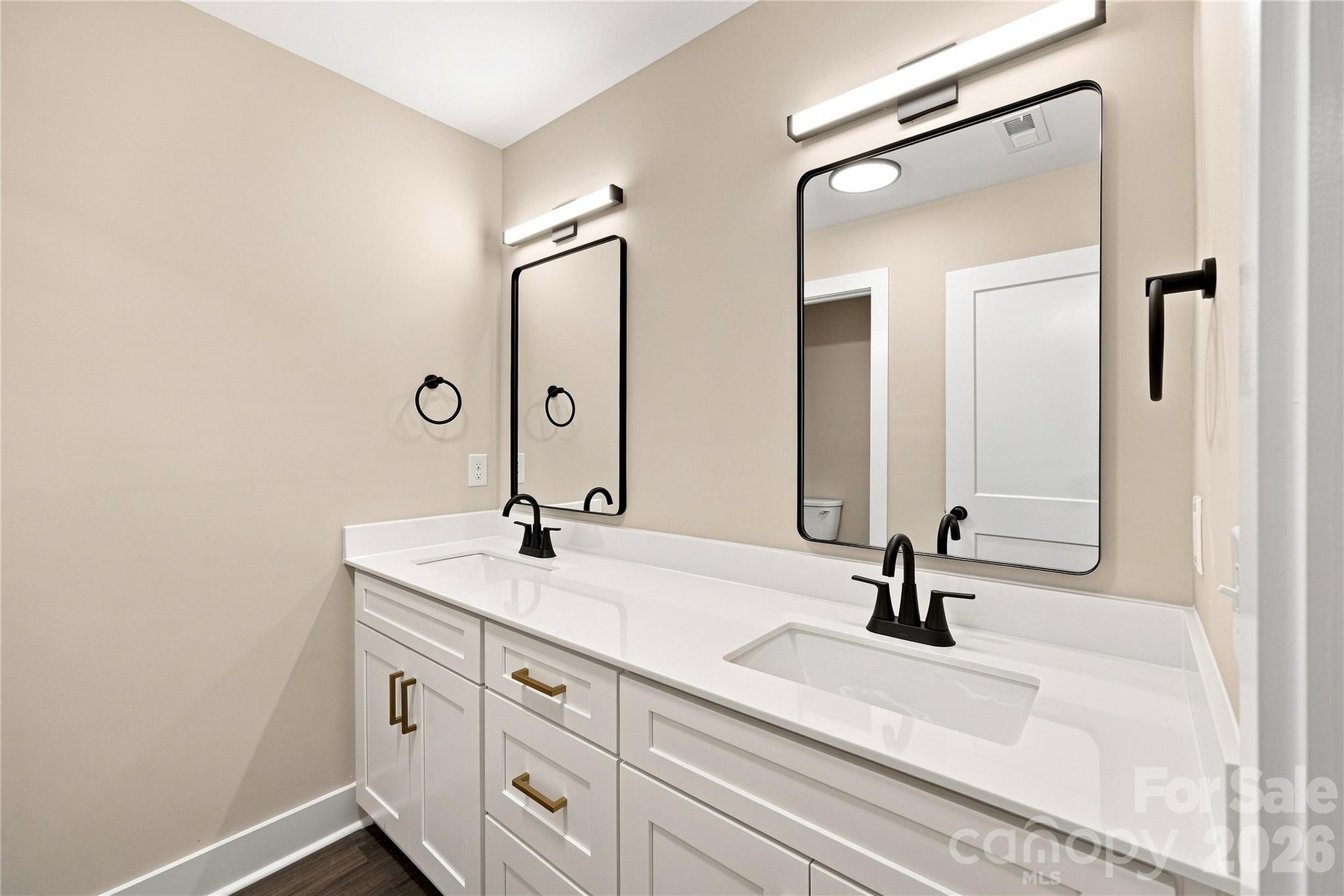 2211 W Seventh Avenue — Gastonia