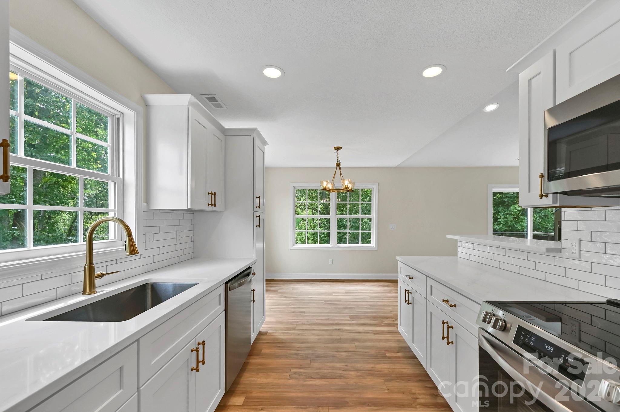 157 Scarlett Ridge Drive — Marshall
