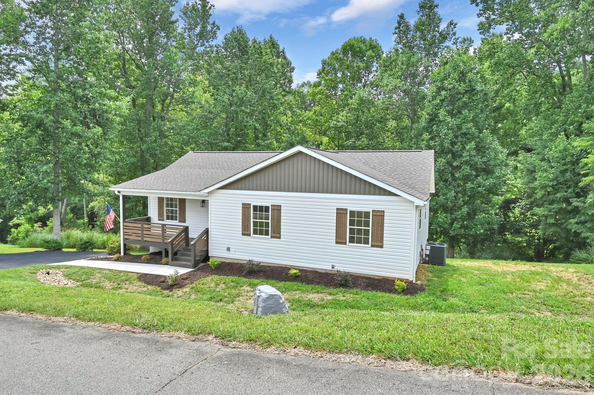 157 Scarlett Ridge Drive — Marshall
