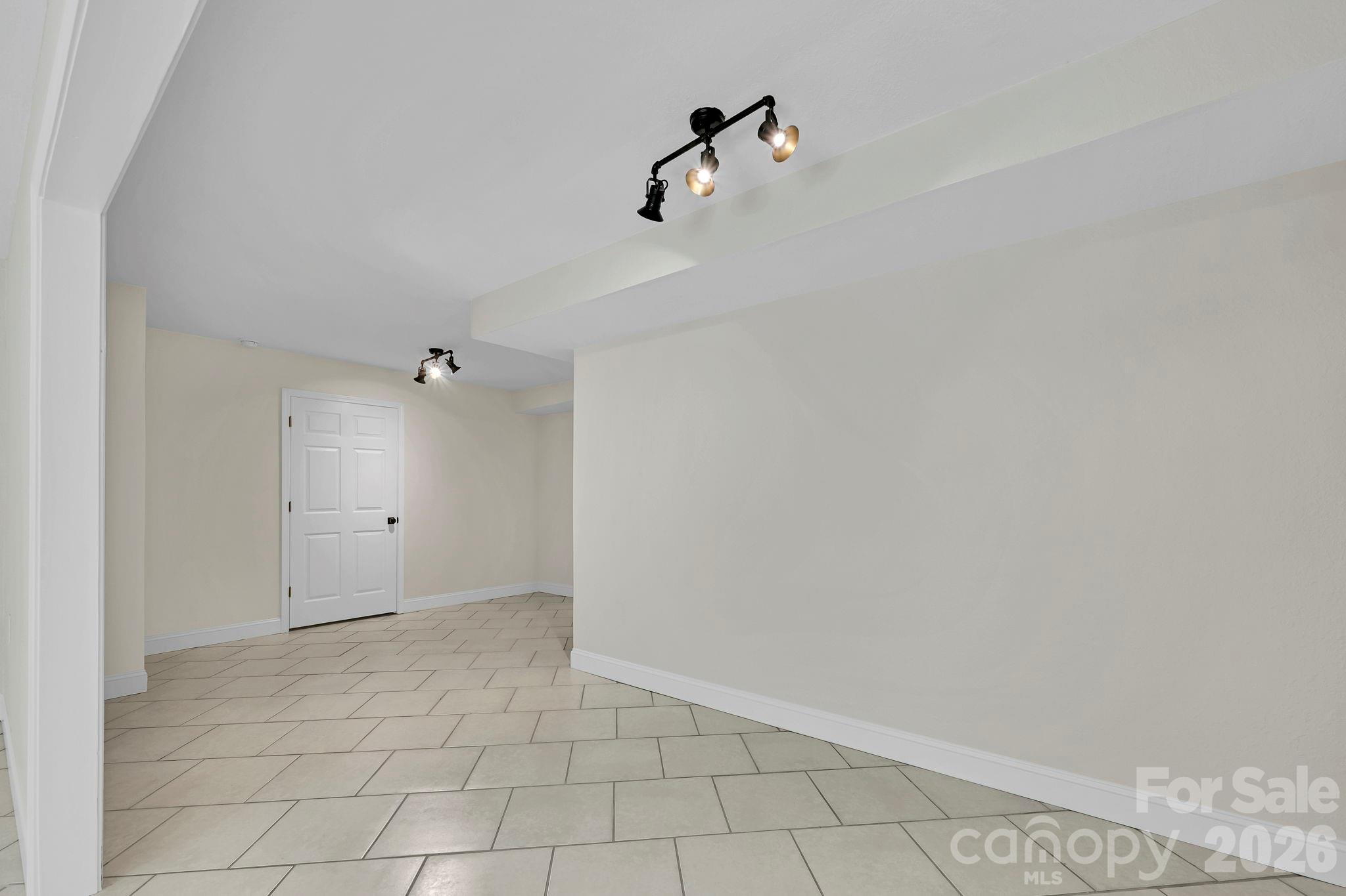 157 Scarlett Ridge Drive — Marshall
