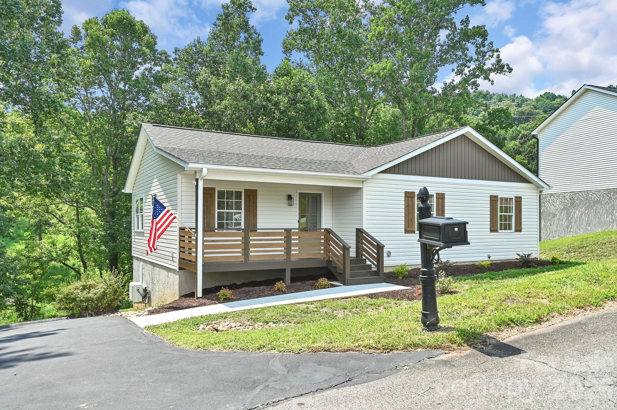 157 Scarlett Ridge Drive — Marshall