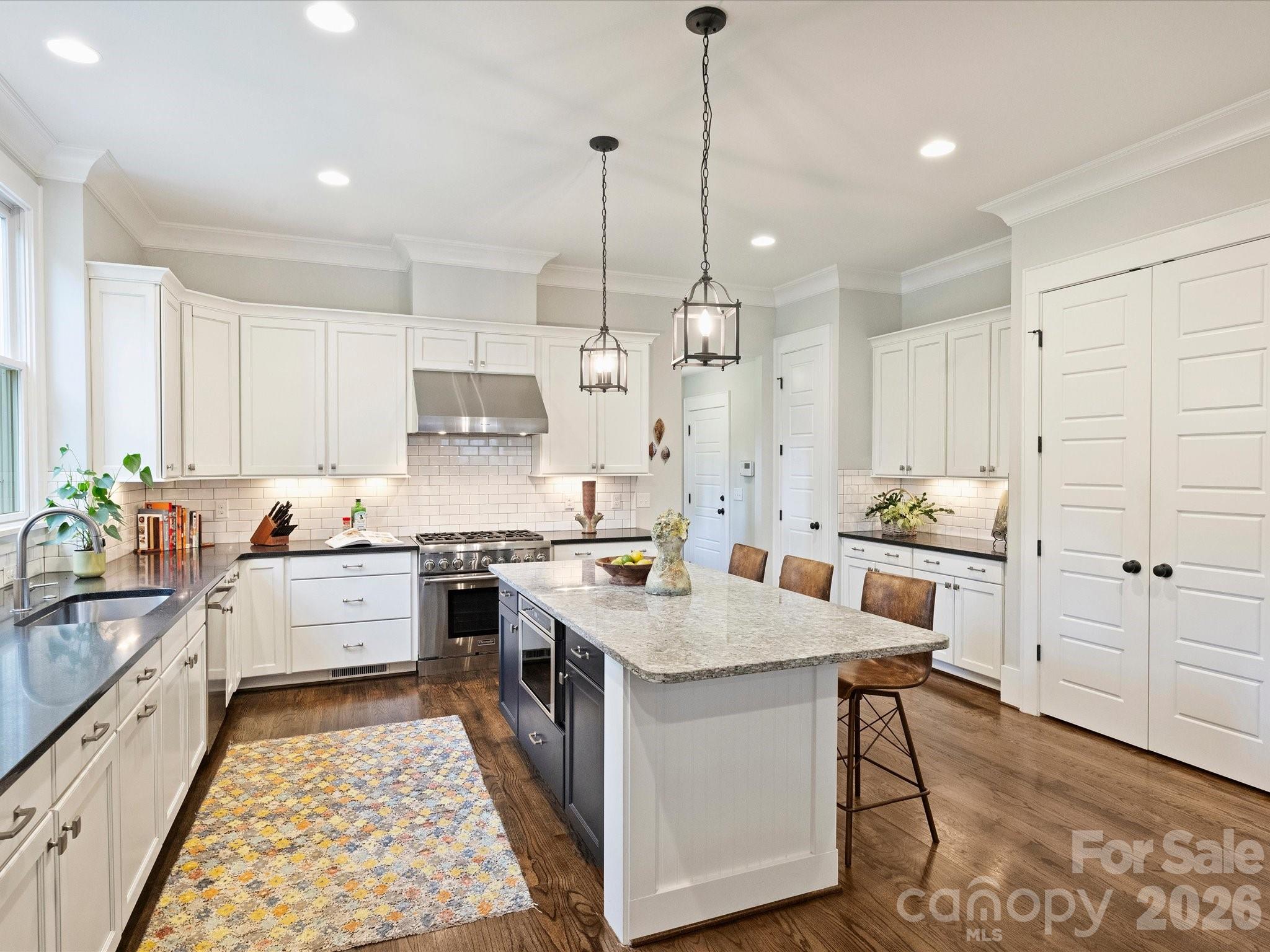 516 Hillside Avenue — Charlotte