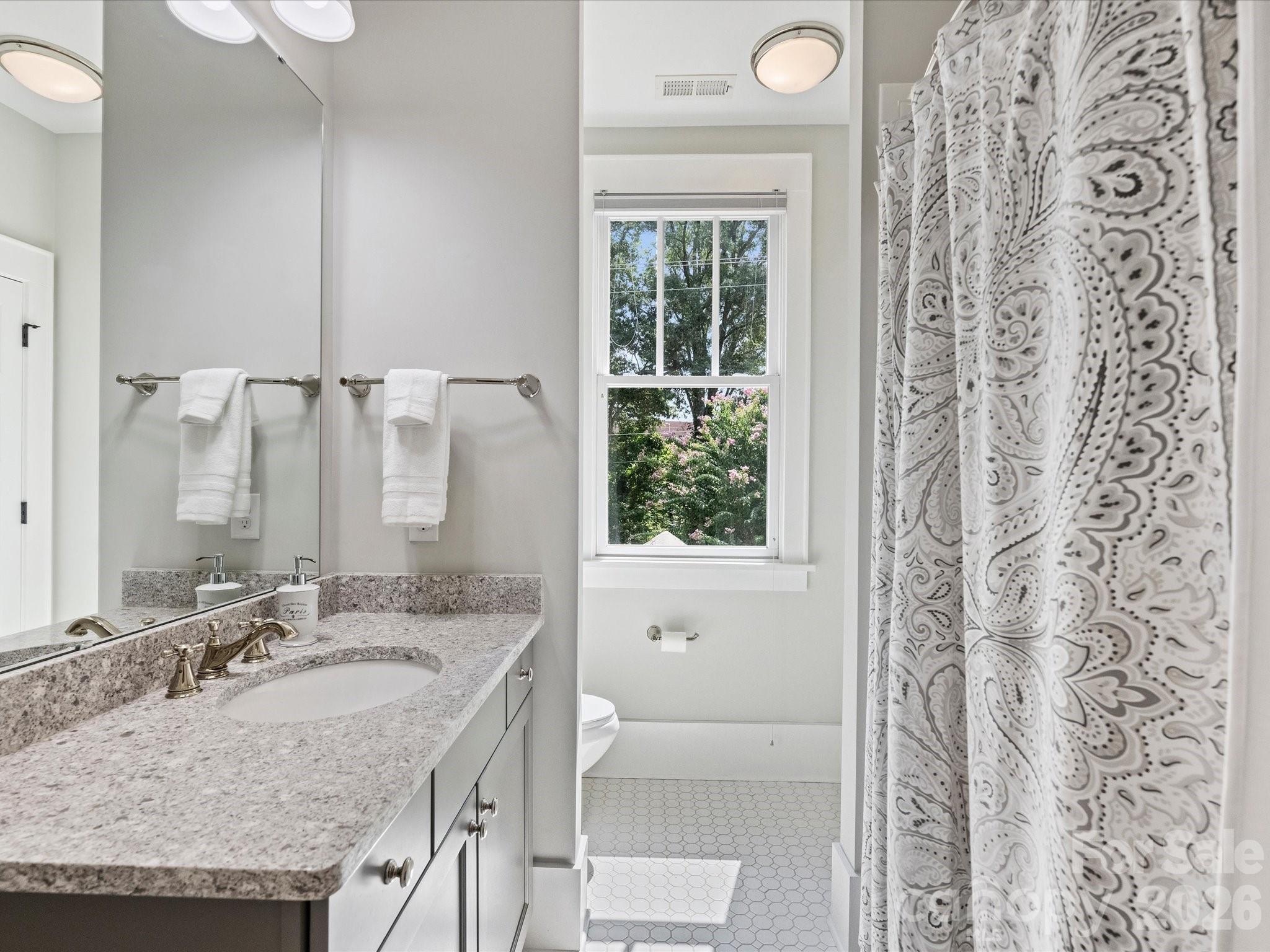 516 Hillside Avenue — Charlotte