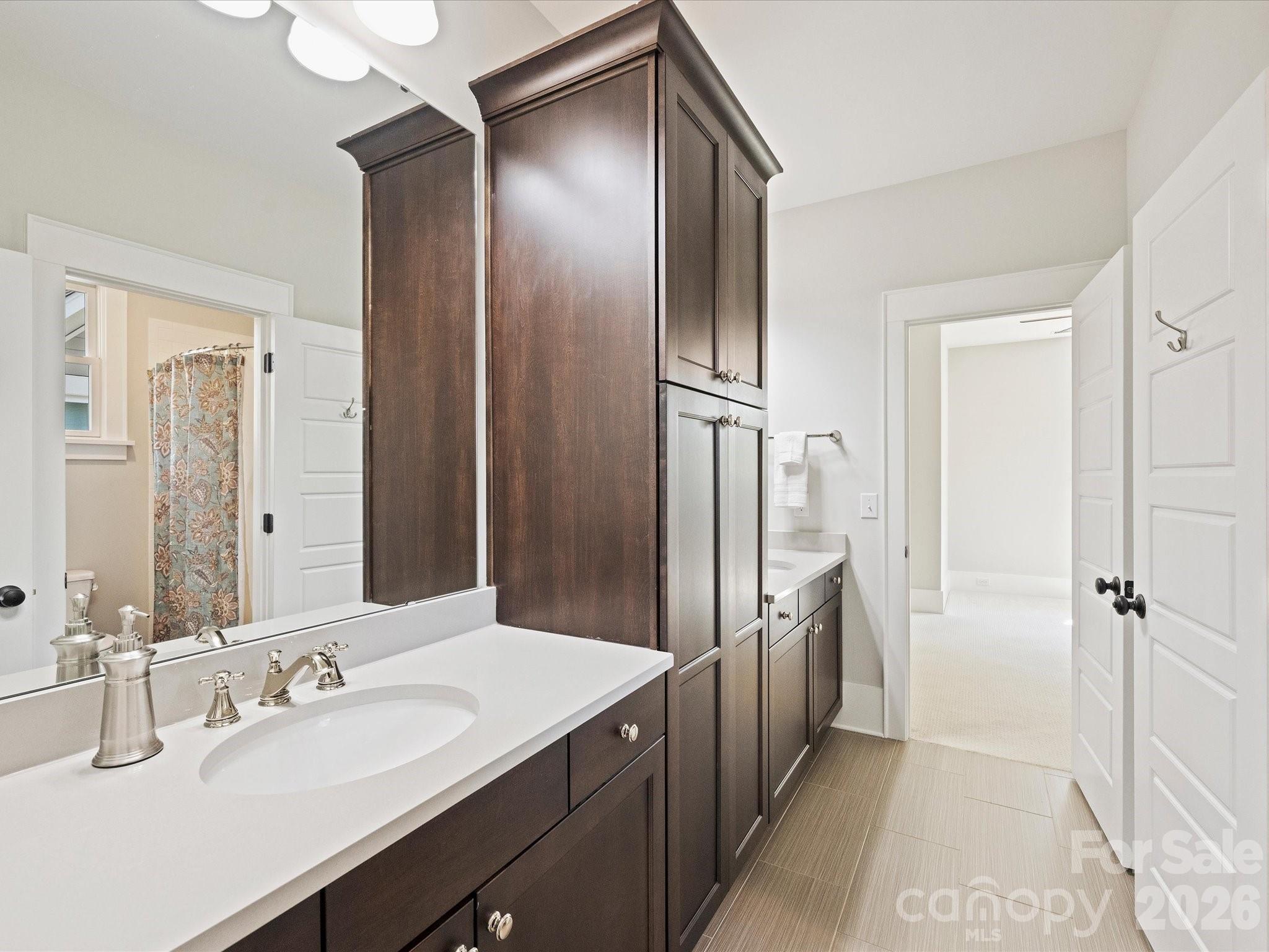 516 Hillside Avenue — Charlotte