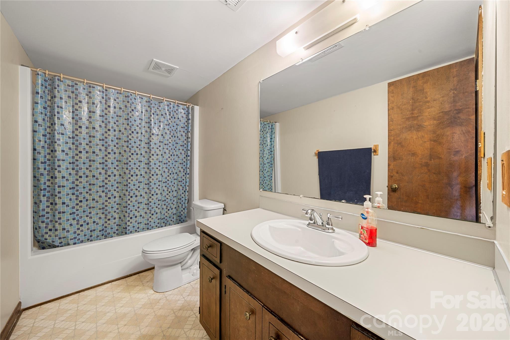 1810 Oak Hollow Road — Gastonia
