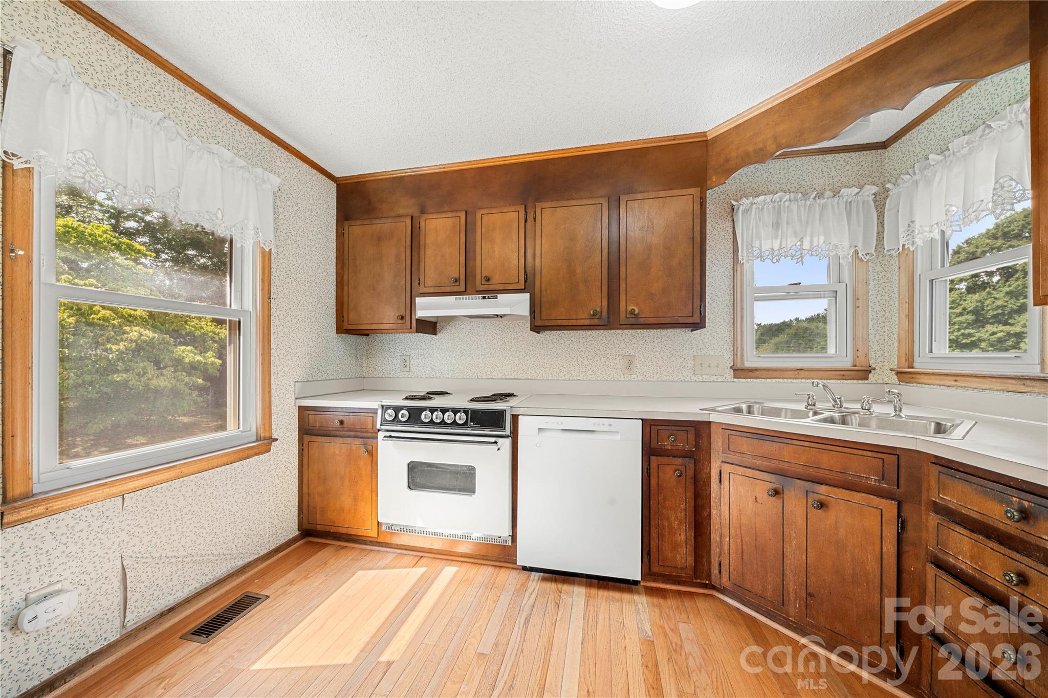 1810 Oak Hollow Road — Gastonia