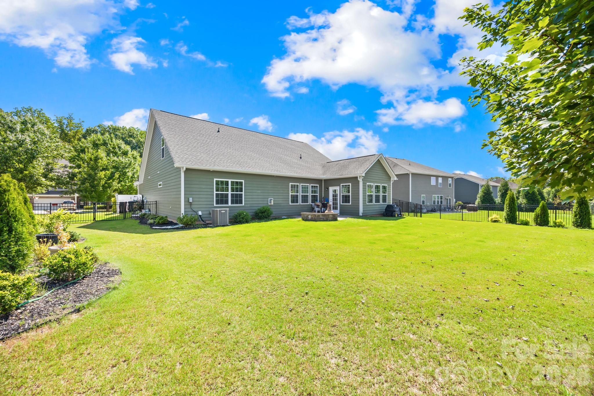 16113 Foreleigh Road — Huntersville