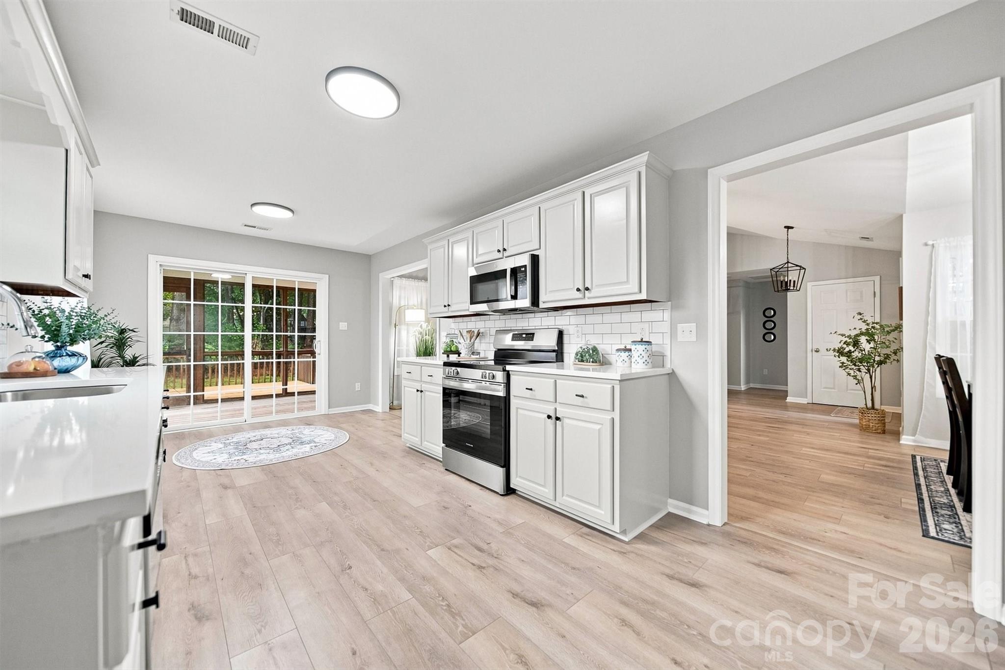 2556 23rd Street Drive NE — Hickory