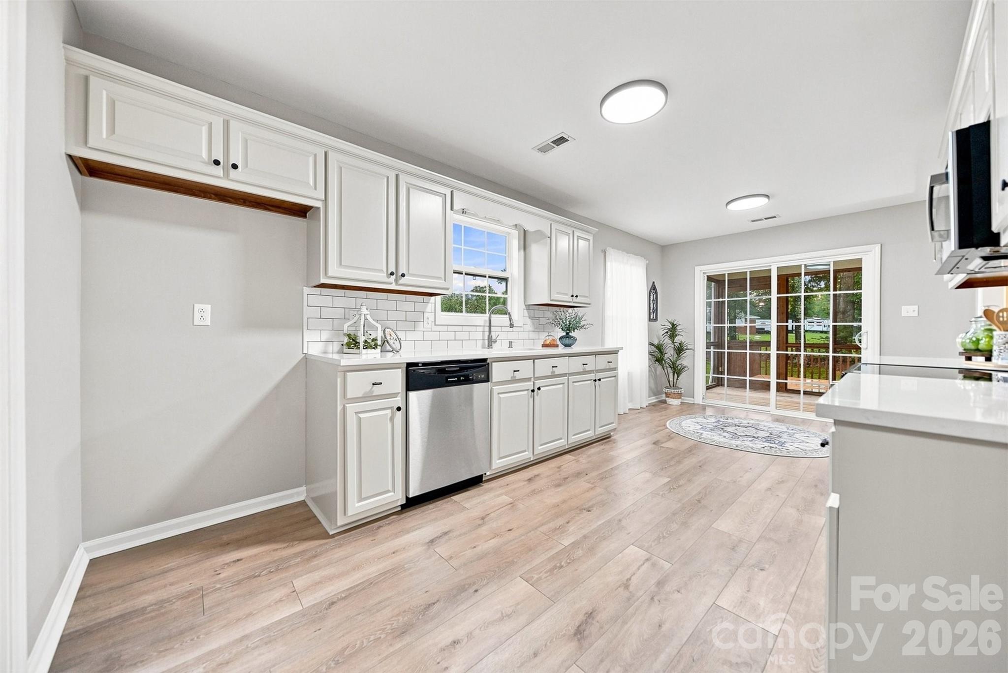 2556 23rd Street Drive NE — Hickory