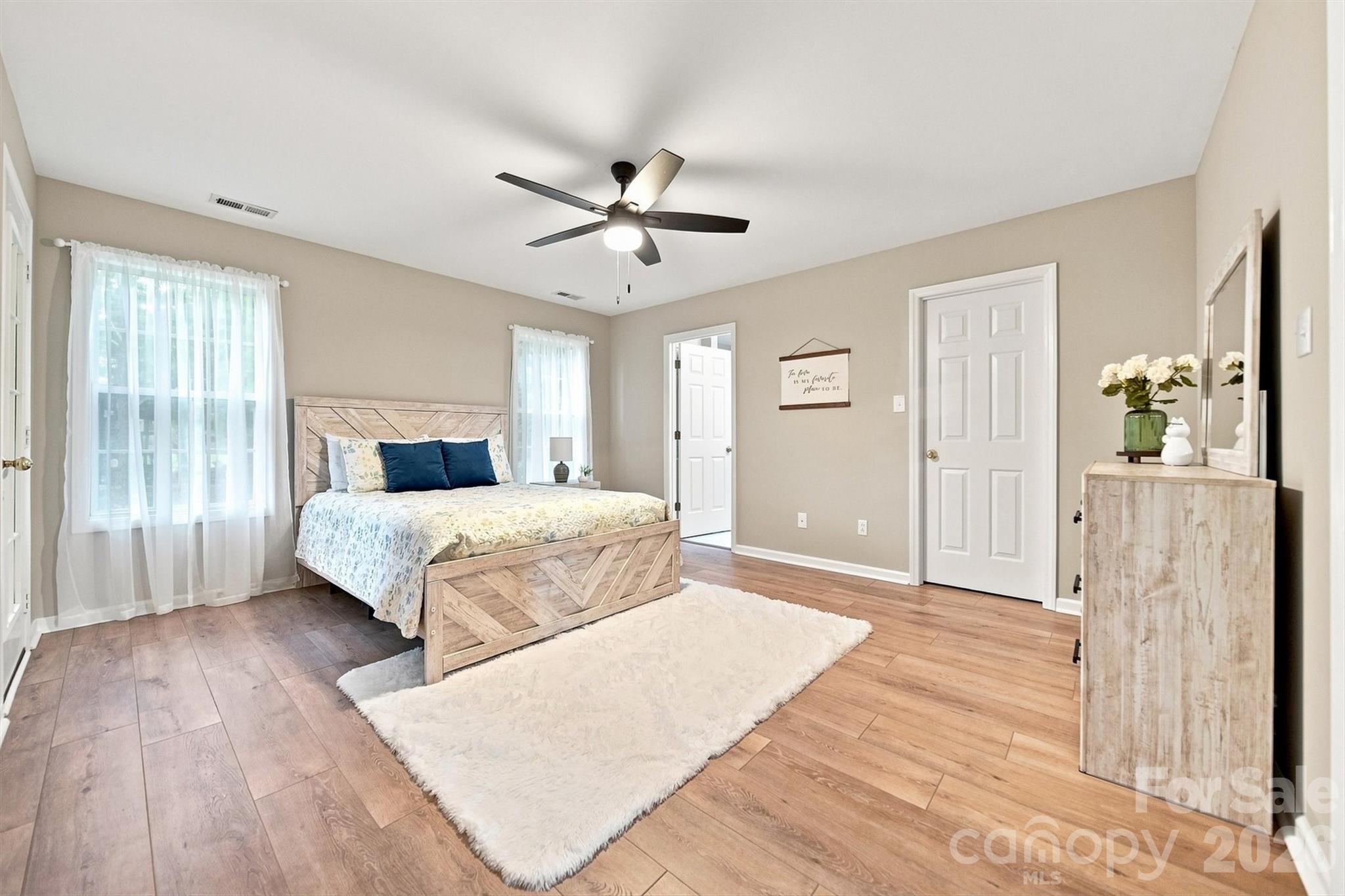 2556 23rd Street Drive NE — Hickory