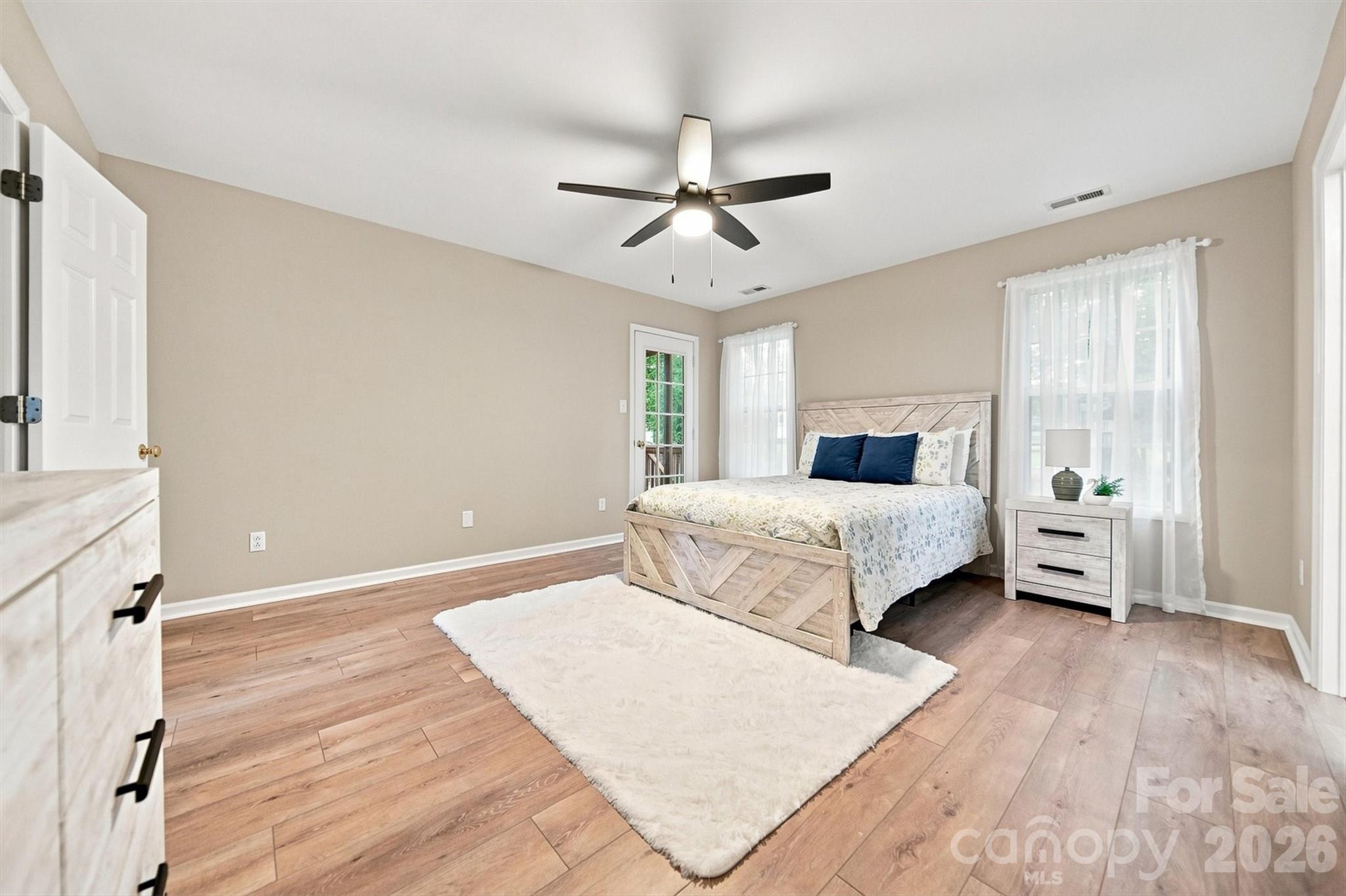 2556 23rd Street Drive NE — Hickory