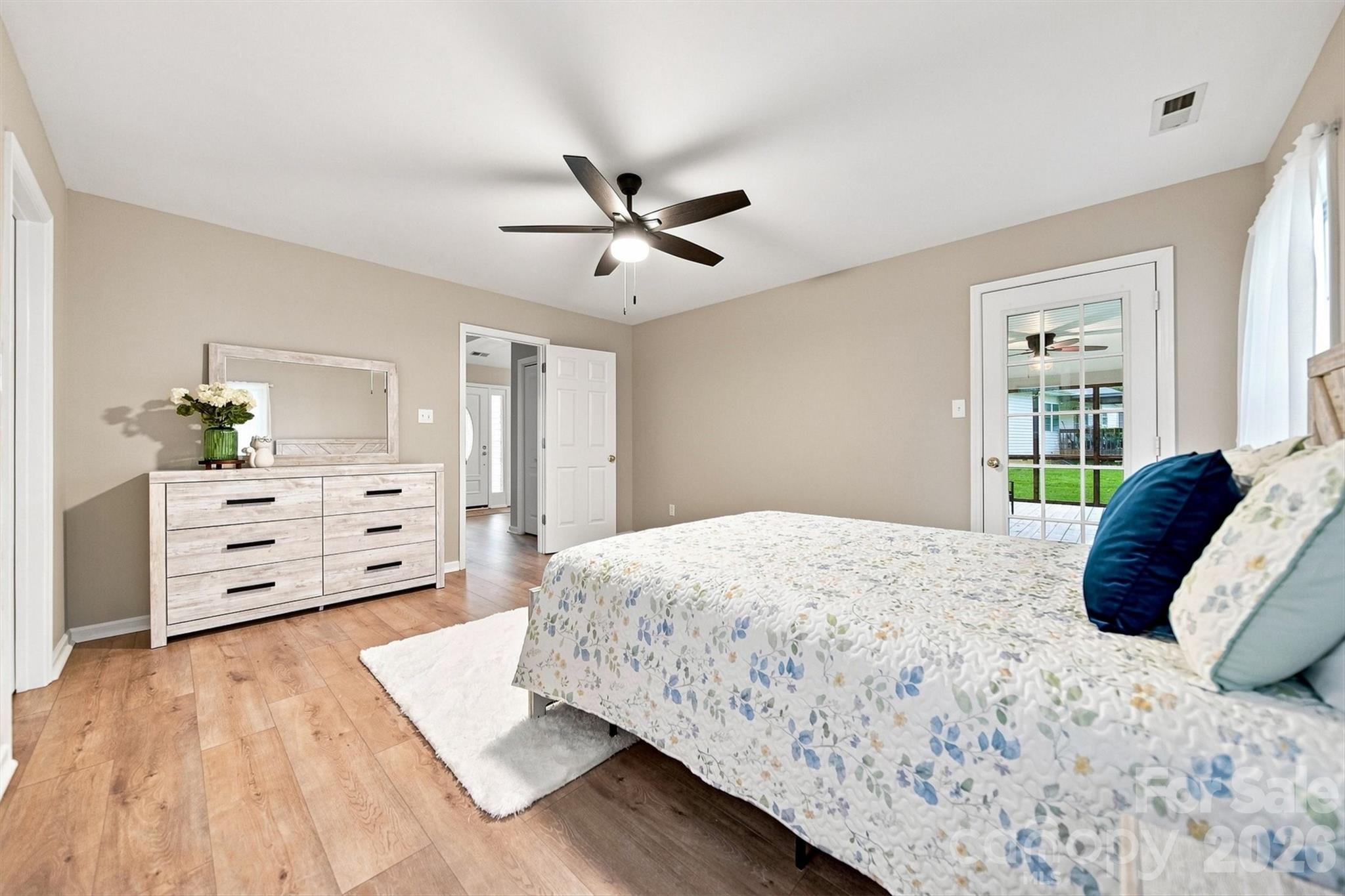 2556 23rd Street Drive NE — Hickory