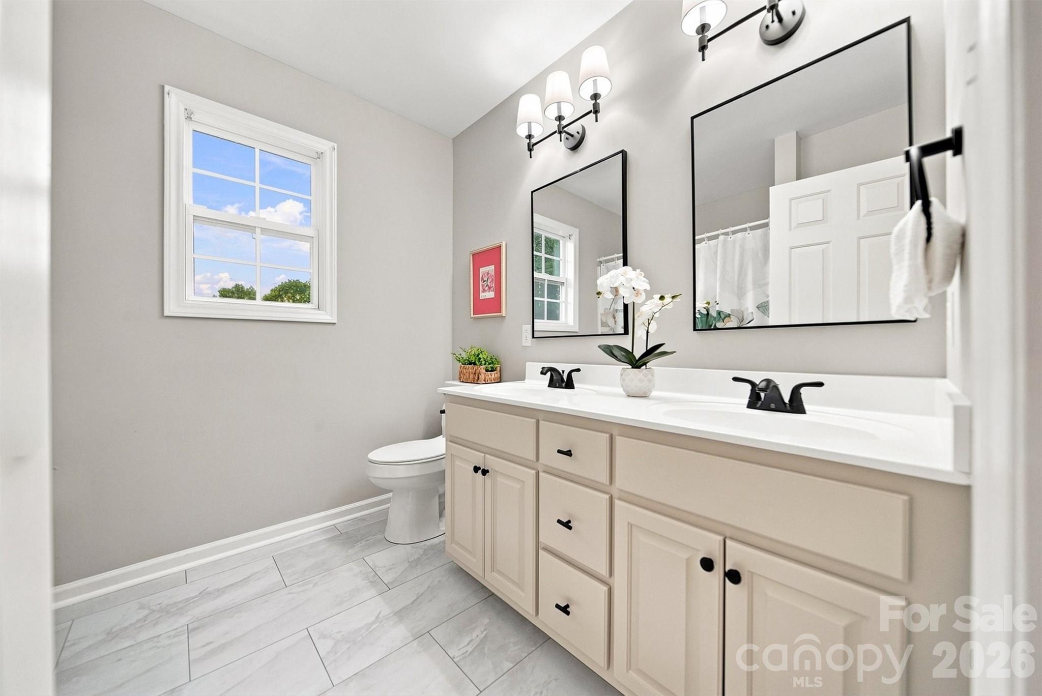 2556 23rd Street Drive NE — Hickory