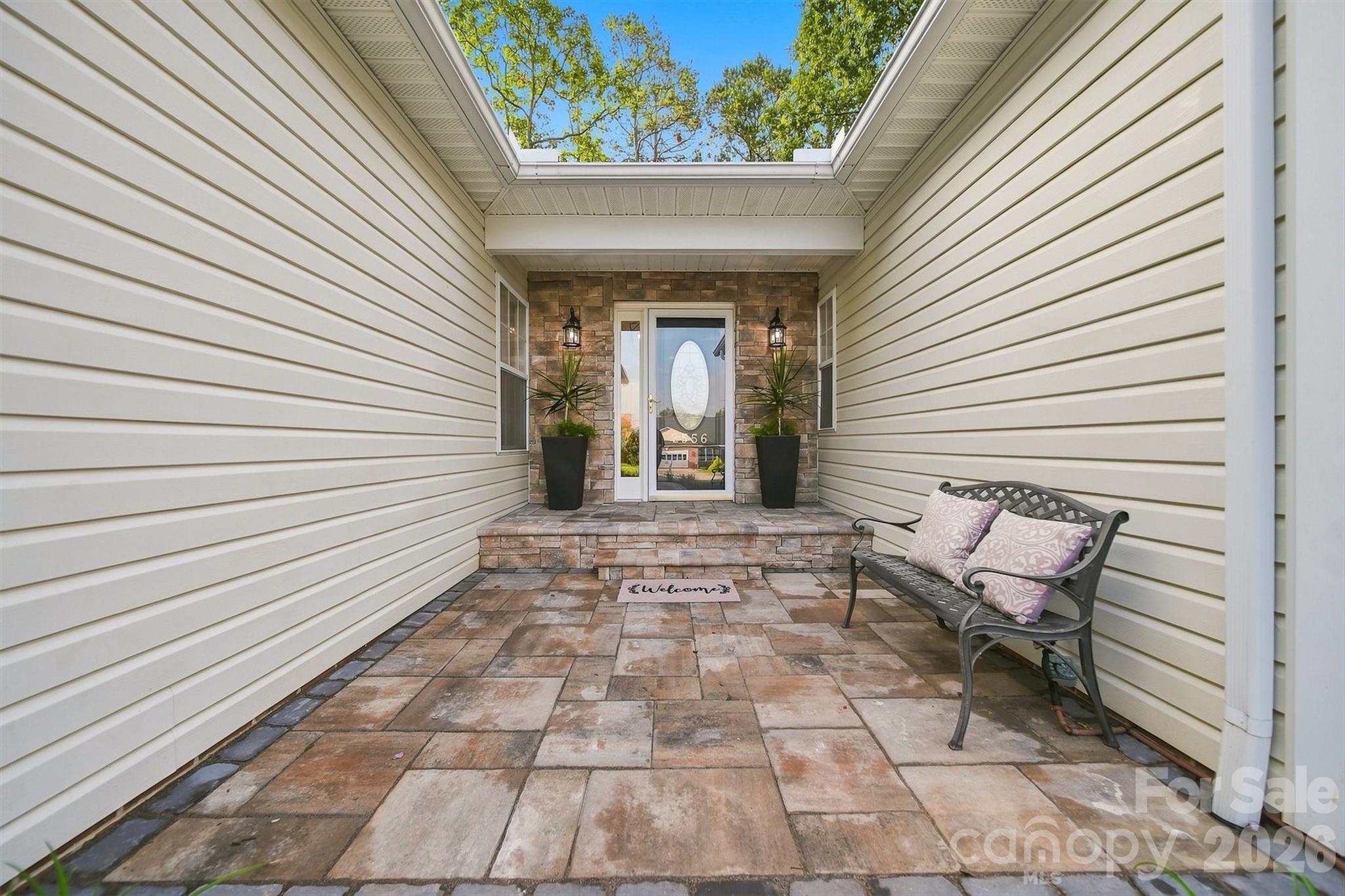 2556 23rd Street Drive NE — Hickory