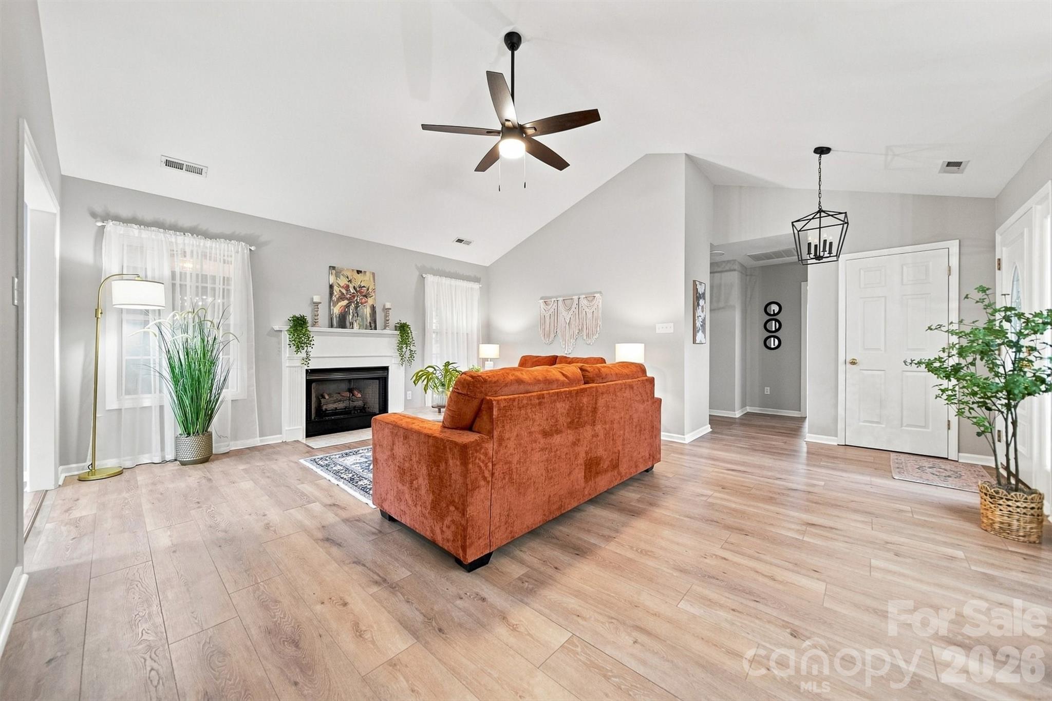 2556 23rd Street Drive NE — Hickory