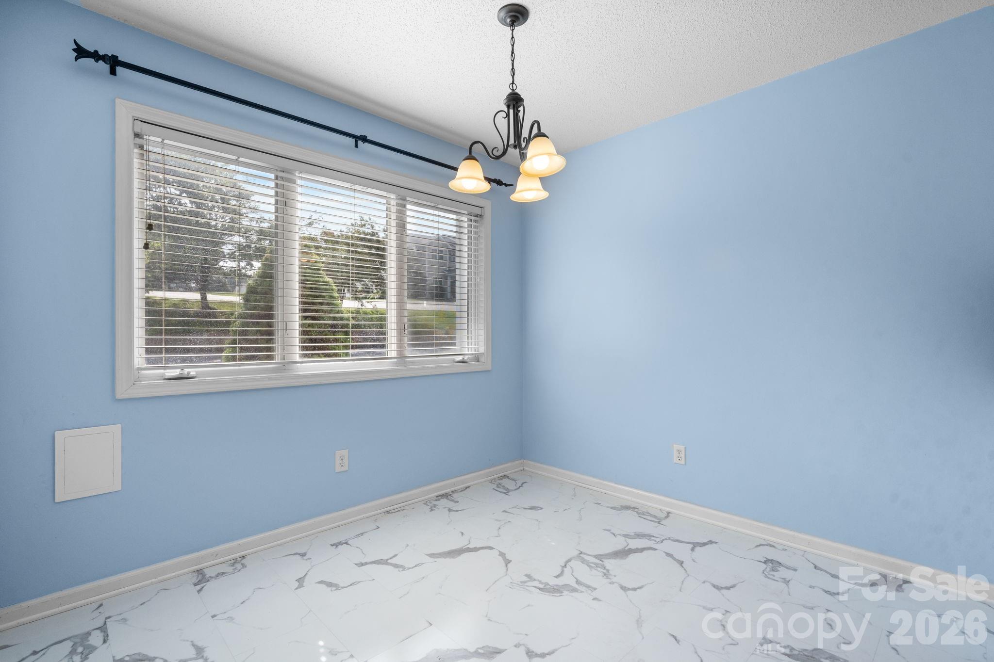 3245 White Oak Court — Claremont