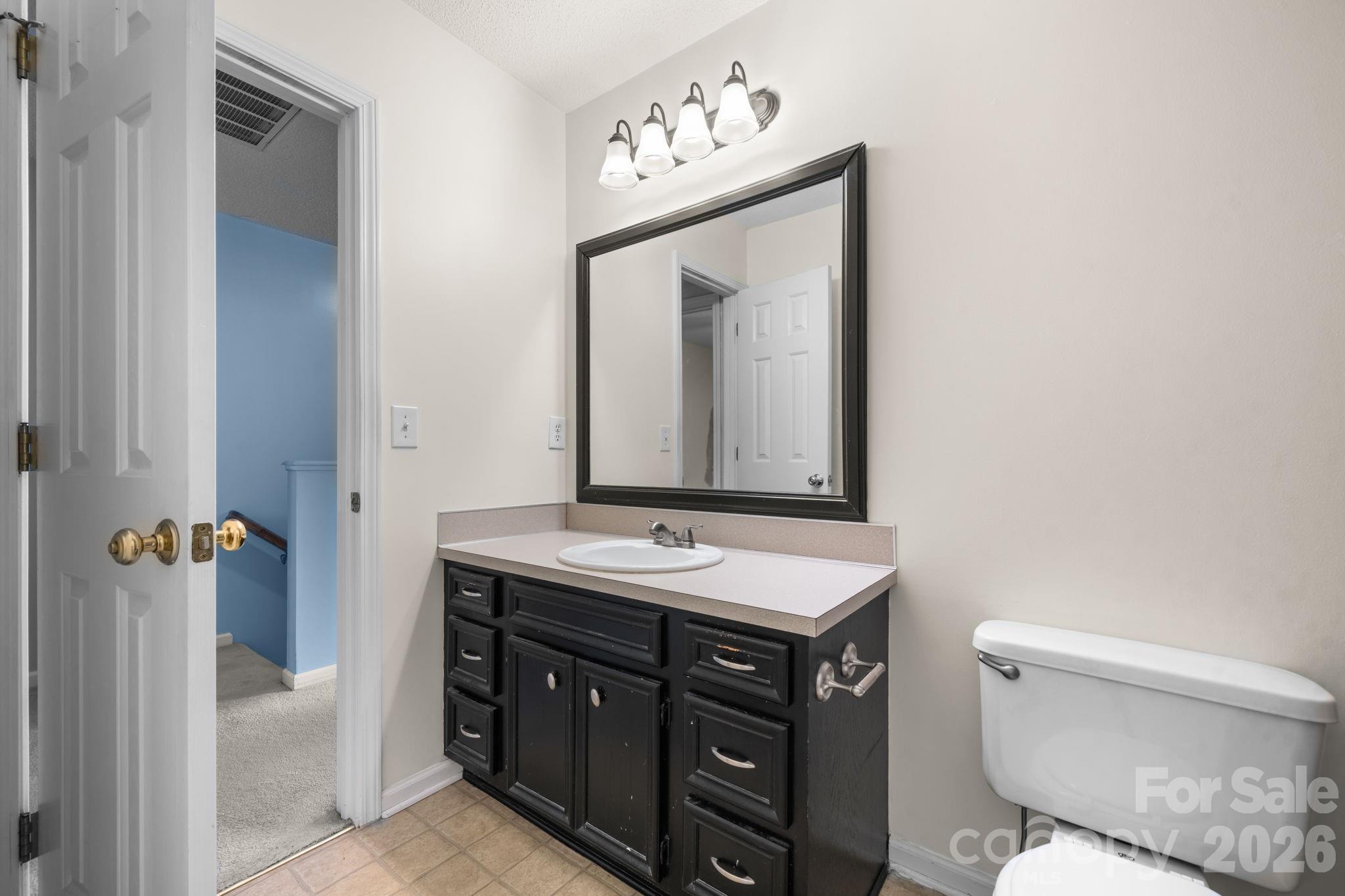 3245 White Oak Court — Claremont