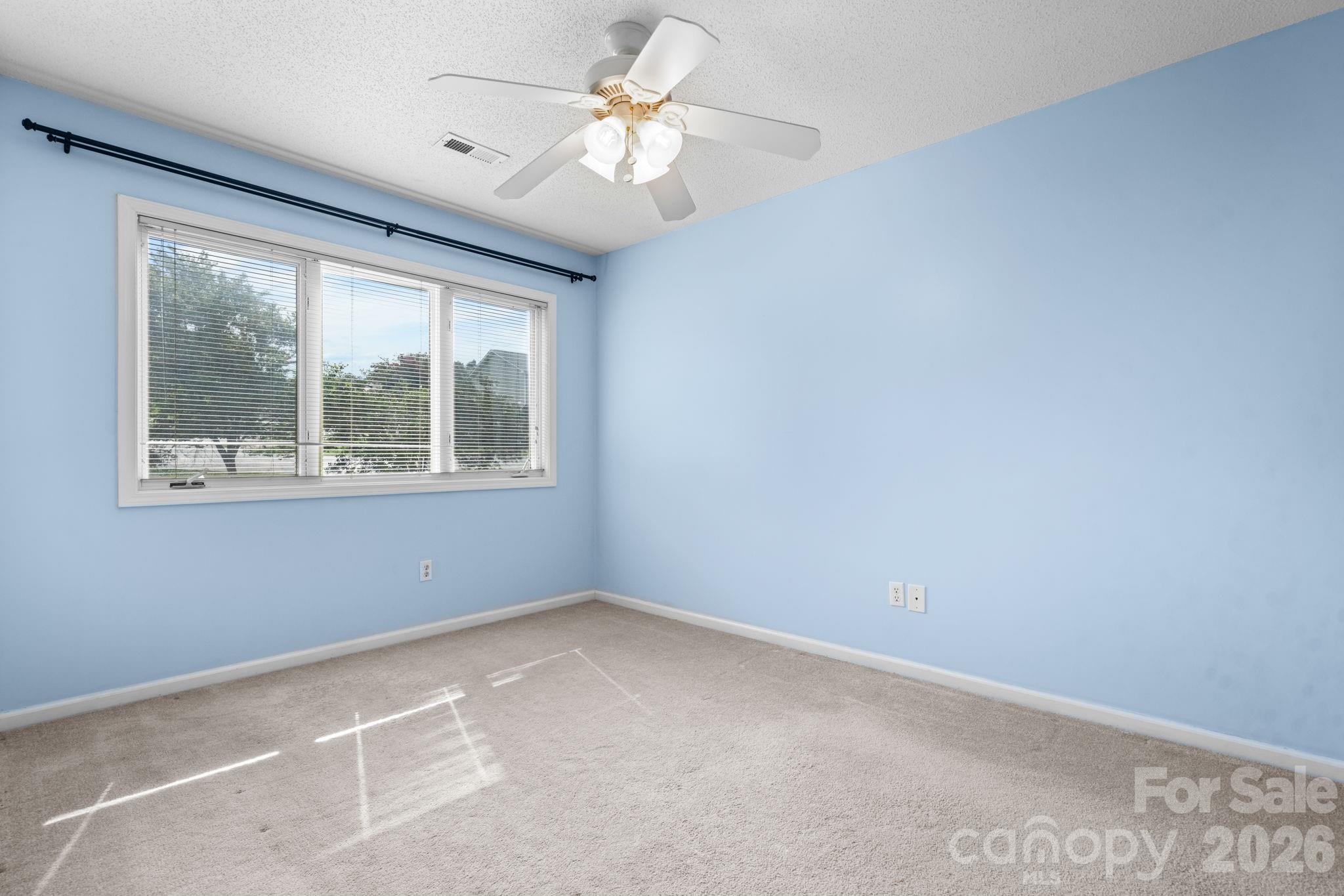 3245 White Oak Court — Claremont