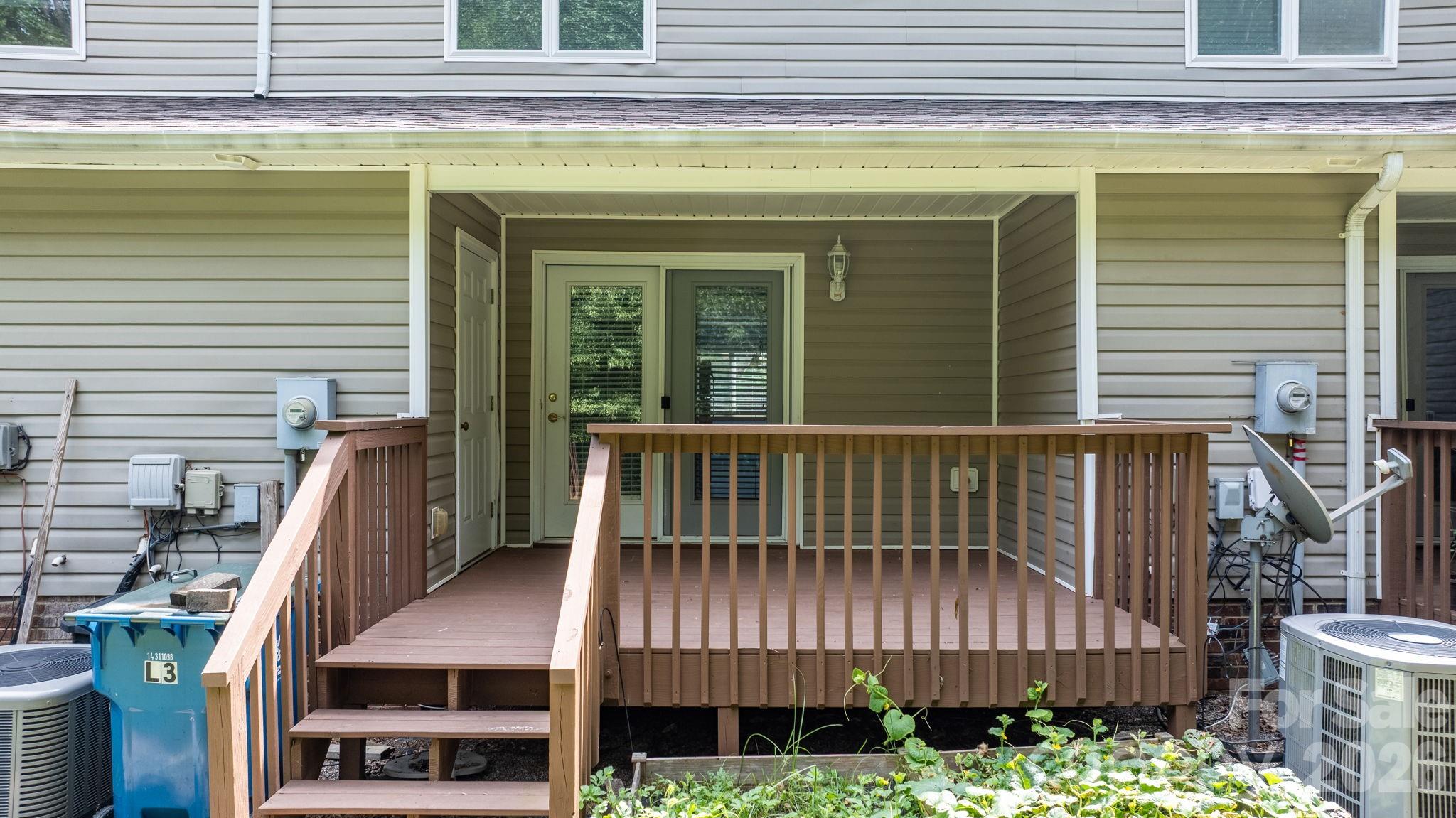 3245 White Oak Court — Claremont