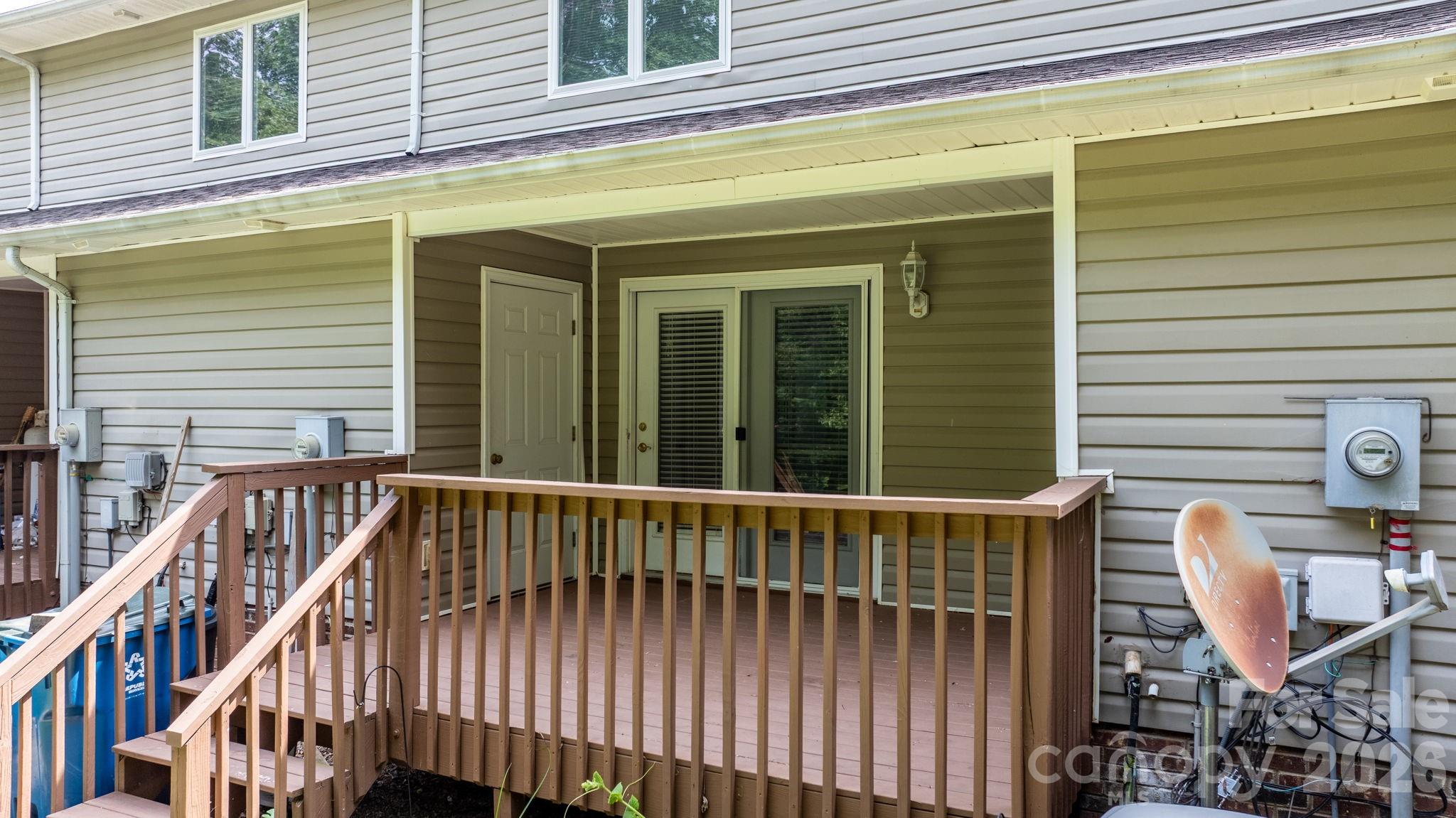3245 White Oak Court — Claremont