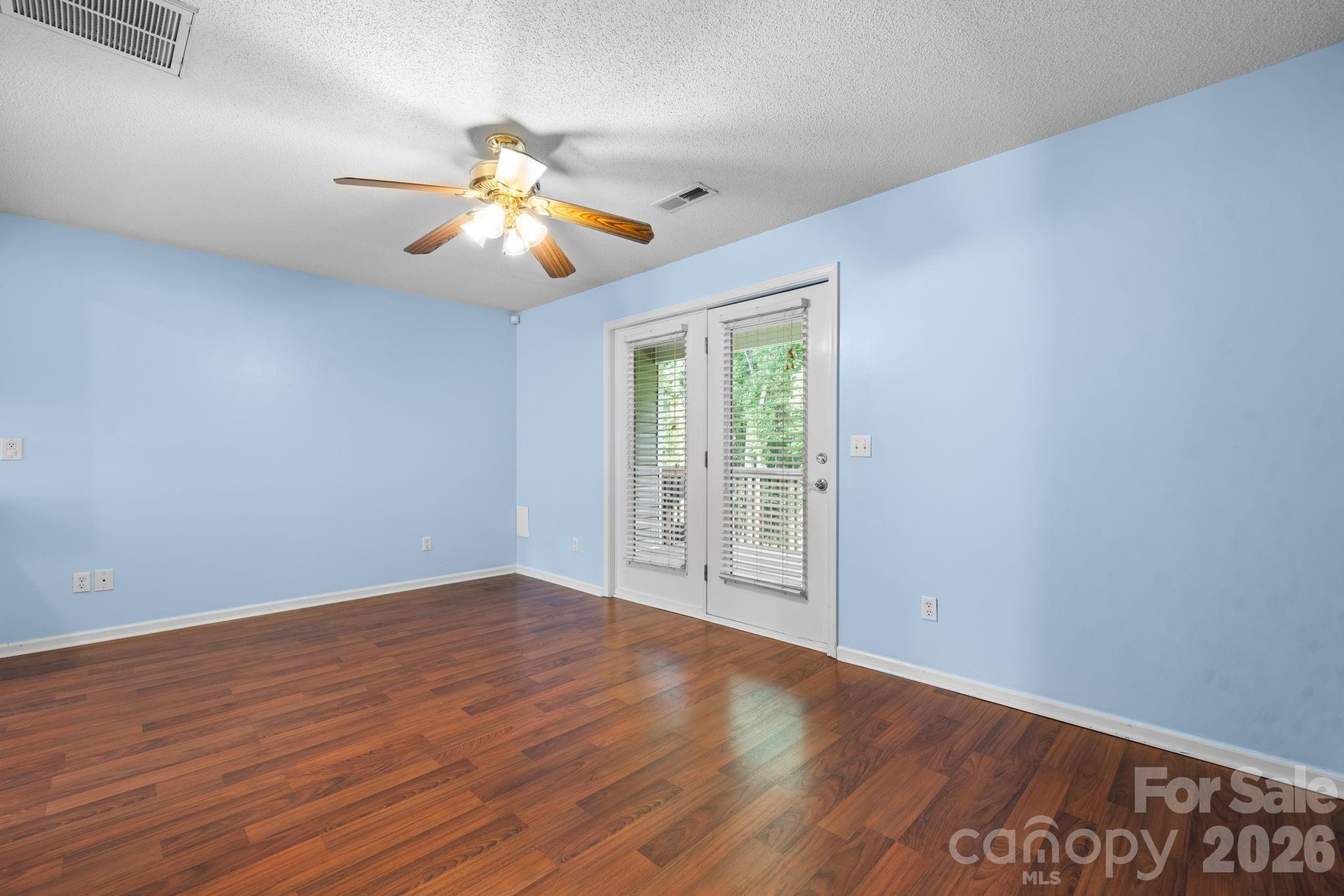 3245 White Oak Court — Claremont