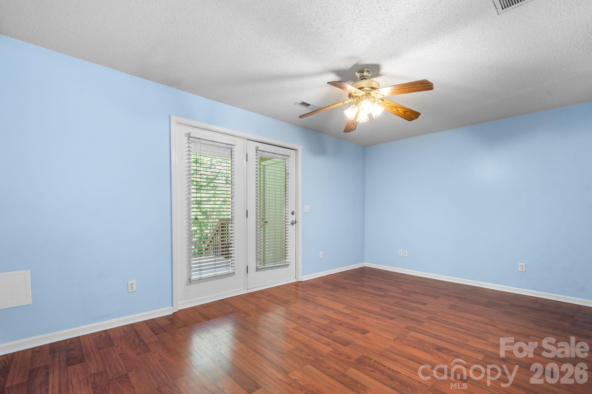 3245 White Oak Court — Claremont