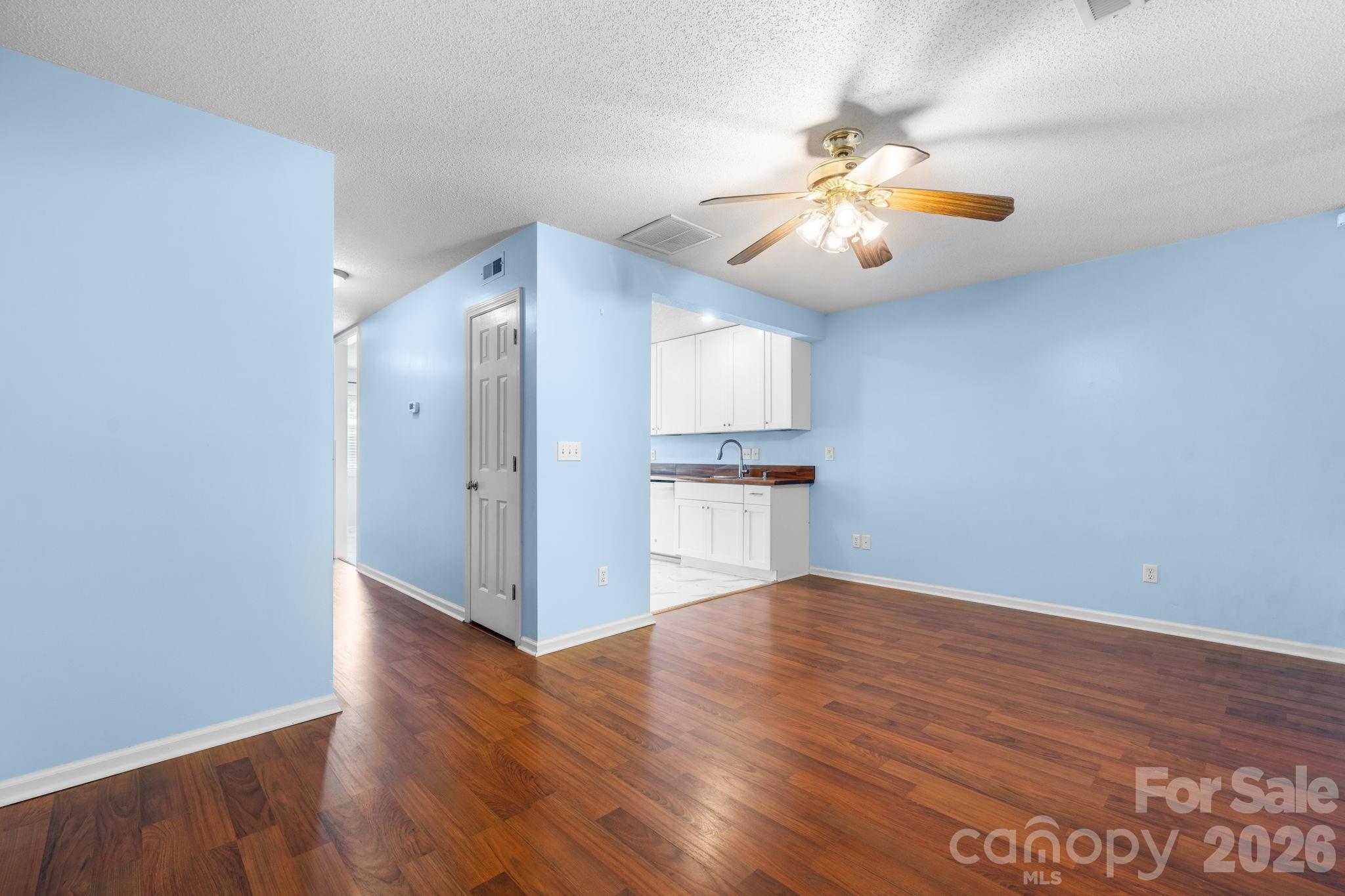 3245 White Oak Court — Claremont