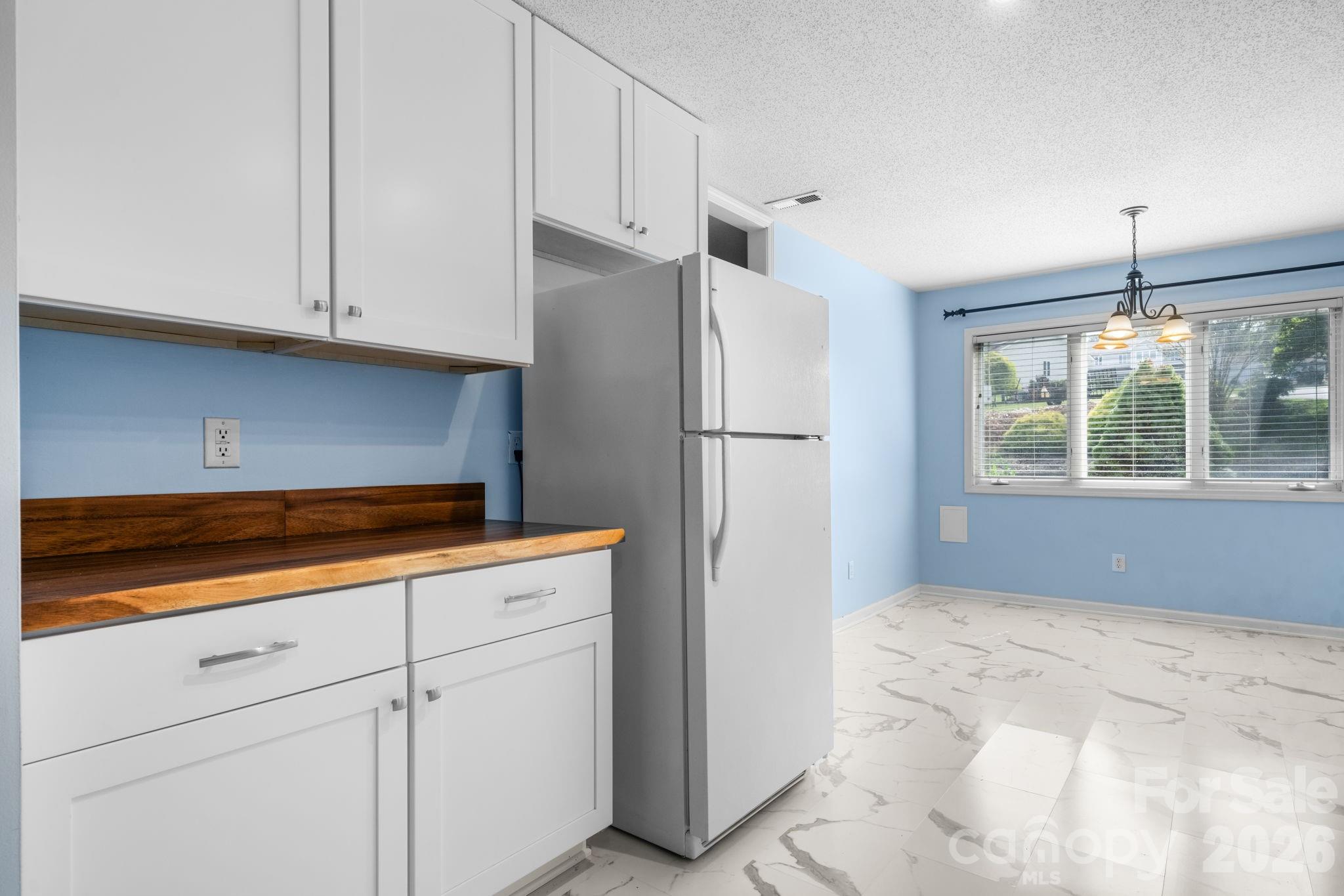 3245 White Oak Court — Claremont
