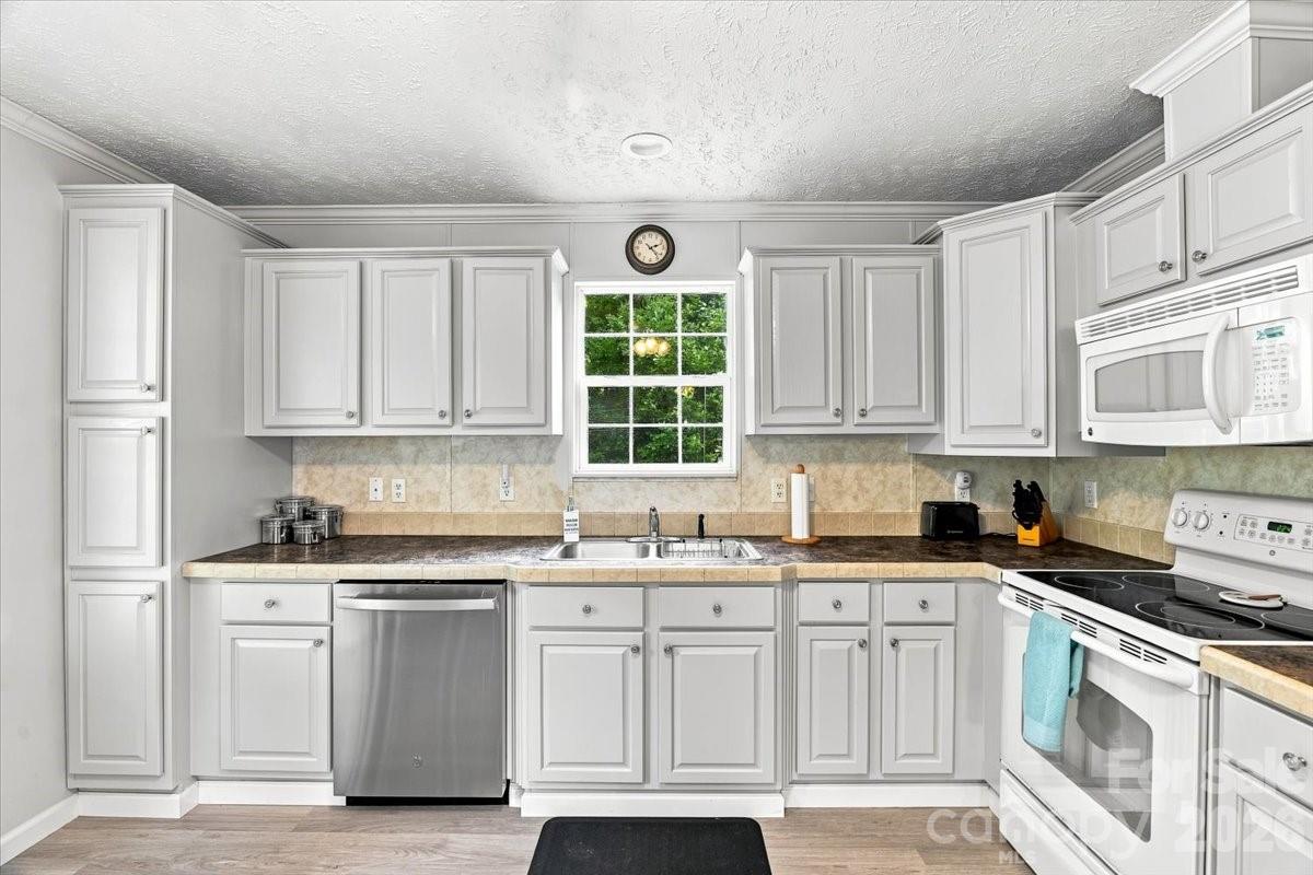 220 Powderhorn Drive — Waynesville