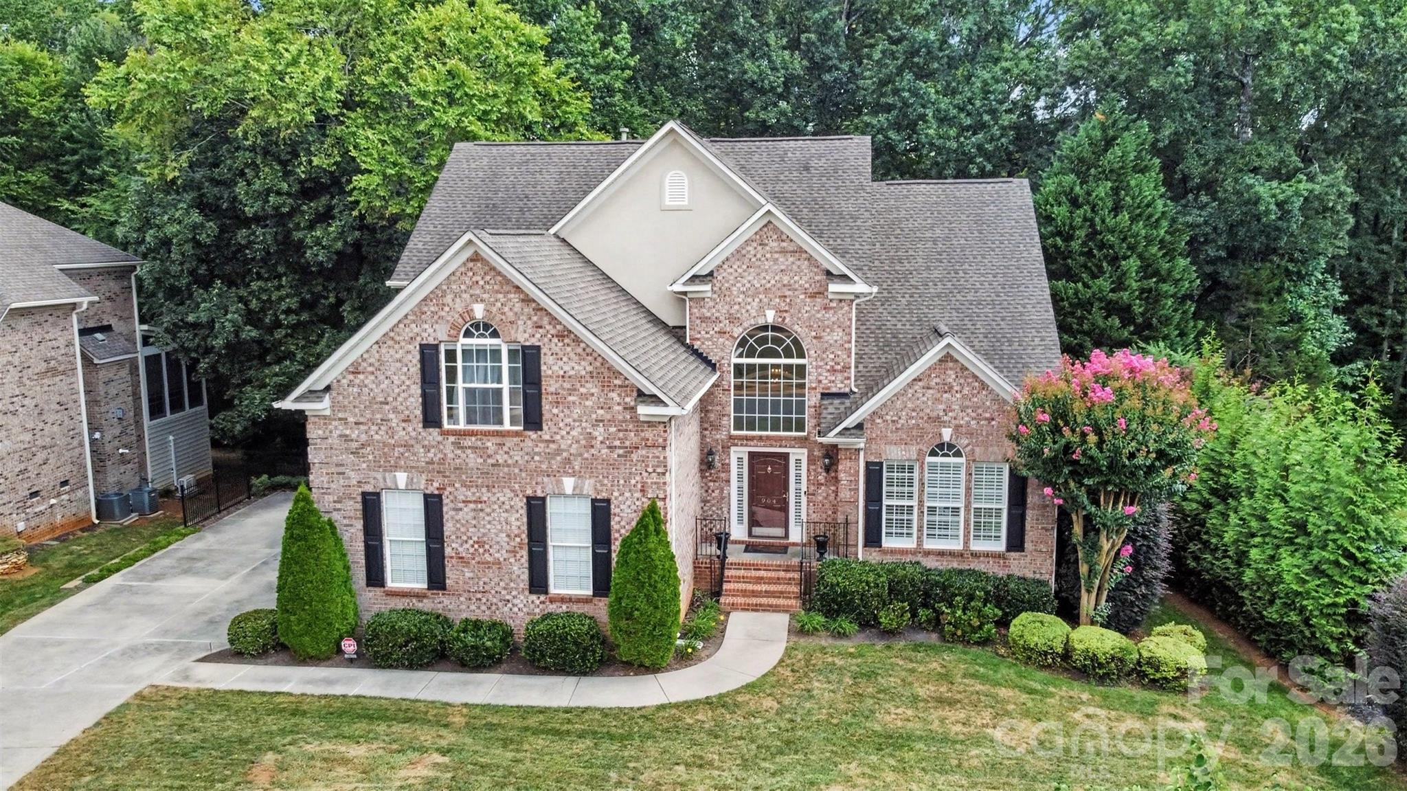 904 Carisbrooke Lane — Waxhaw