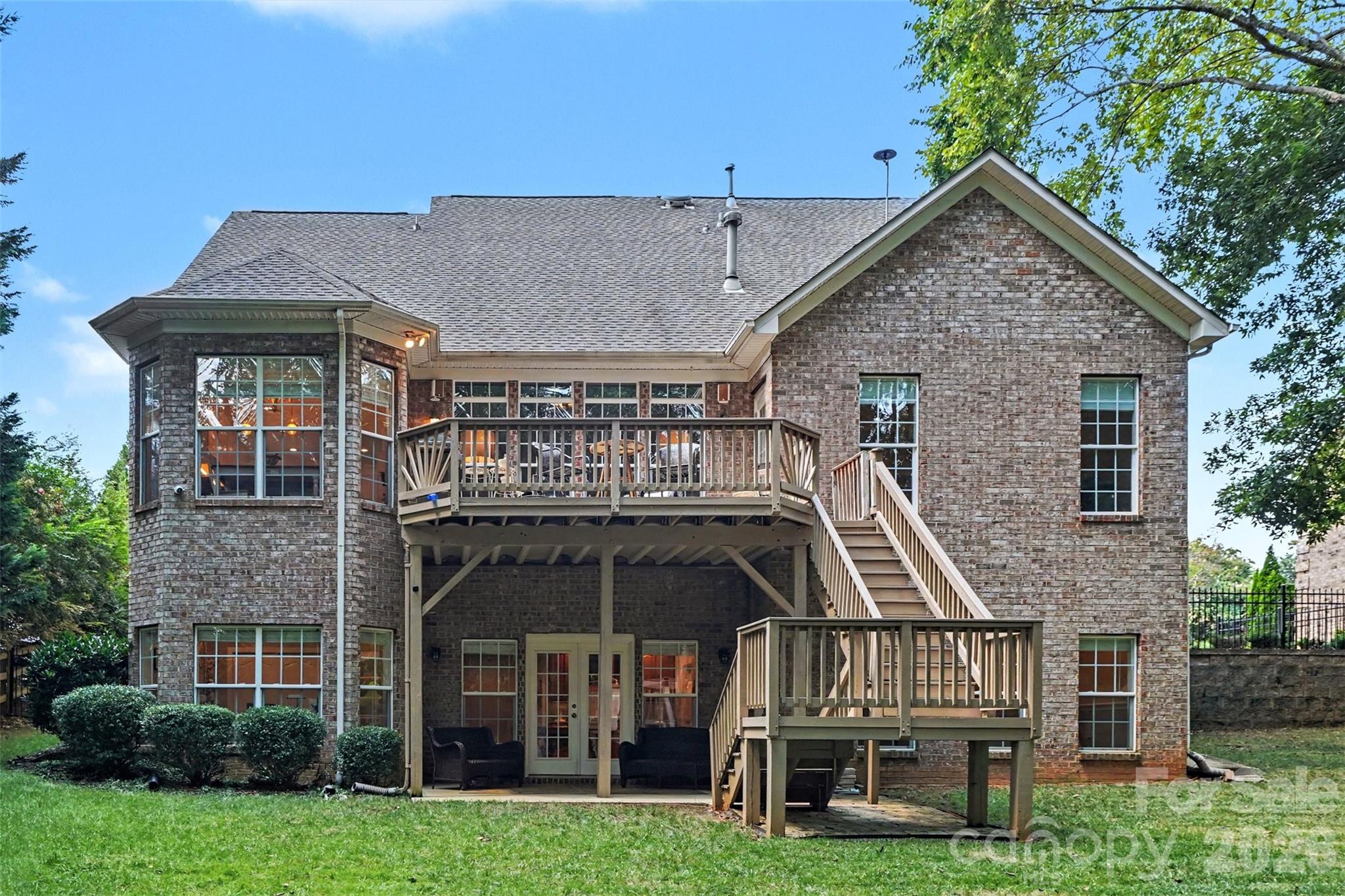 904 Carisbrooke Lane — Waxhaw