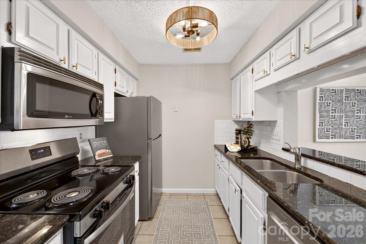 5011 Sharon Road #N — Charlotte