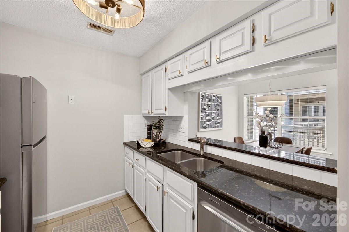5011 Sharon Road #N — Charlotte
