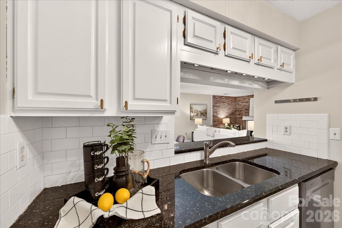 5011 Sharon Road #N — Charlotte