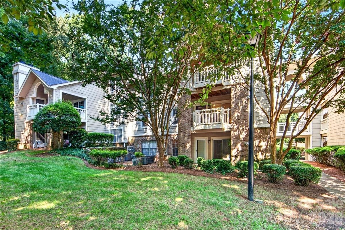 5011 Sharon Road #N — Charlotte