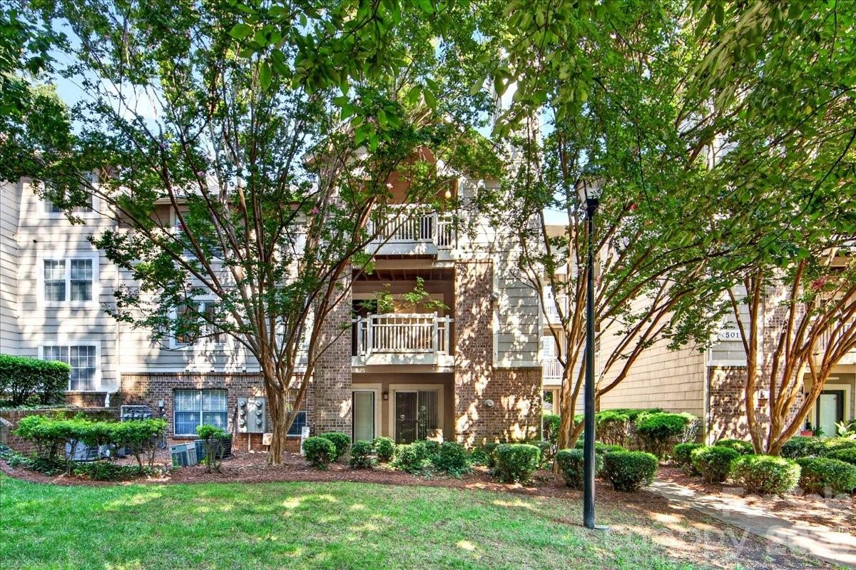 5011 Sharon Road #N — Charlotte