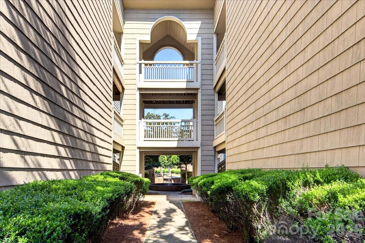 5011 Sharon Road #N — Charlotte