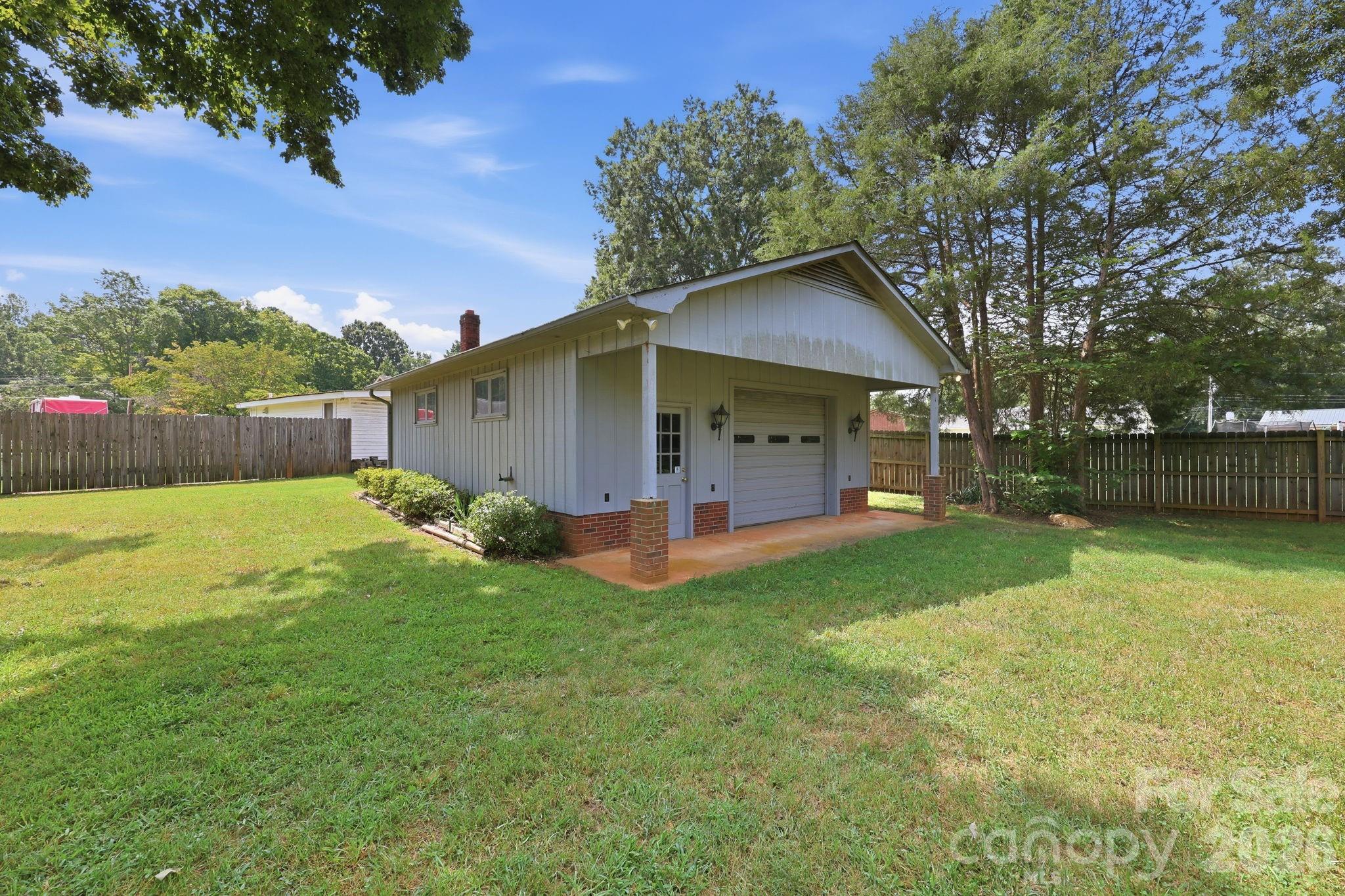 215 E Park Avenue — Granite Quarry