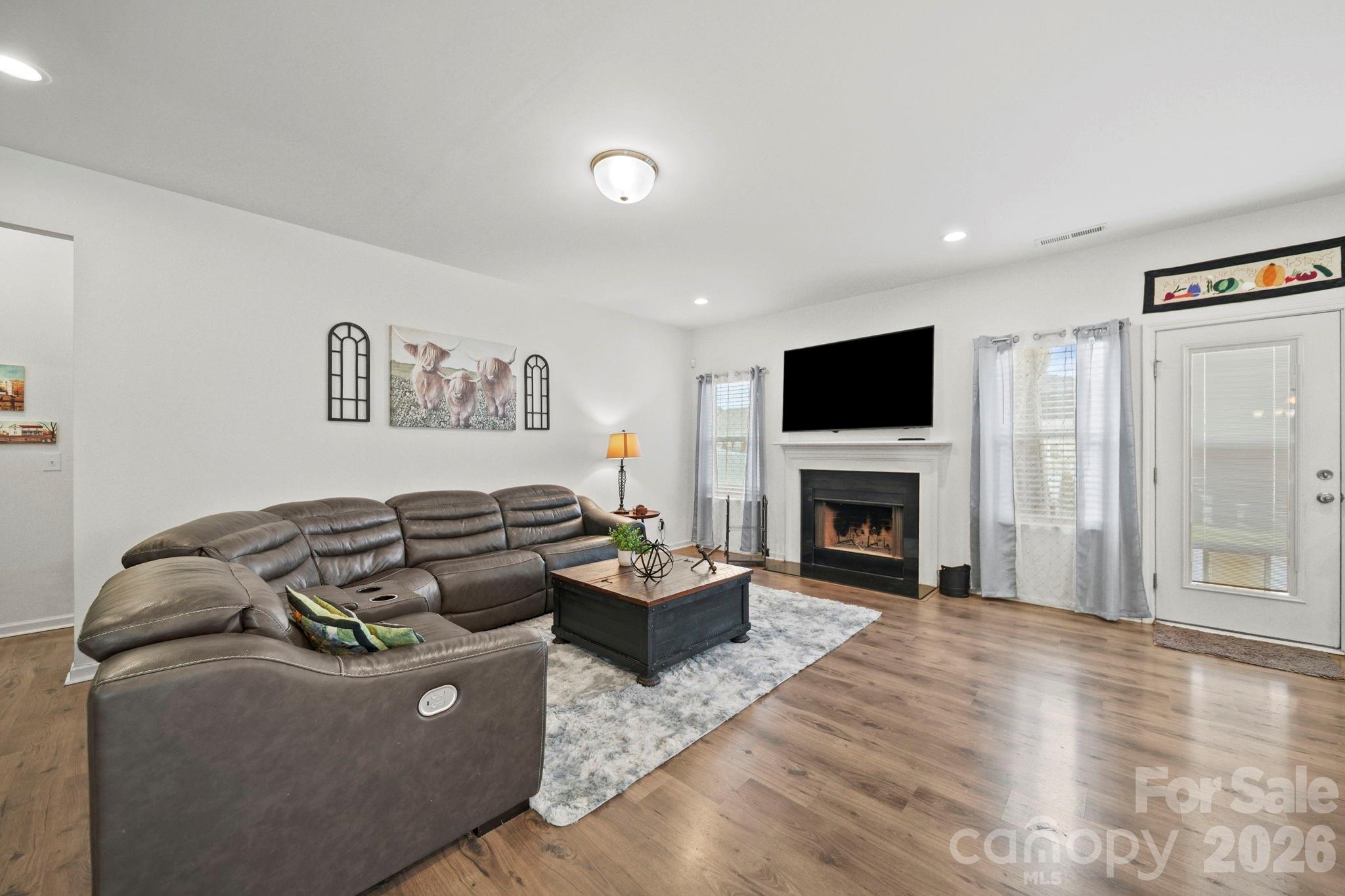 2015 McDonald Drive — Stanfield