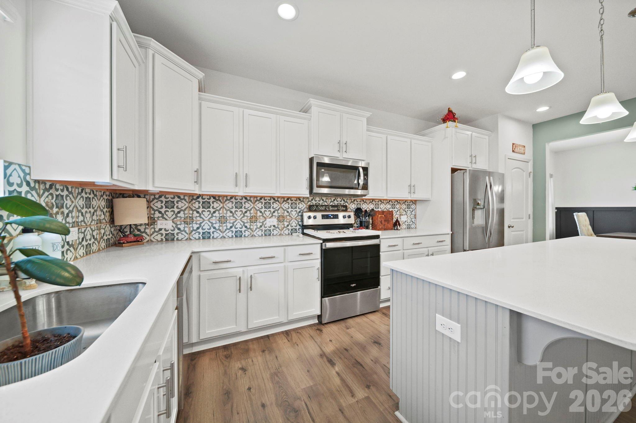 2015 McDonald Drive — Stanfield