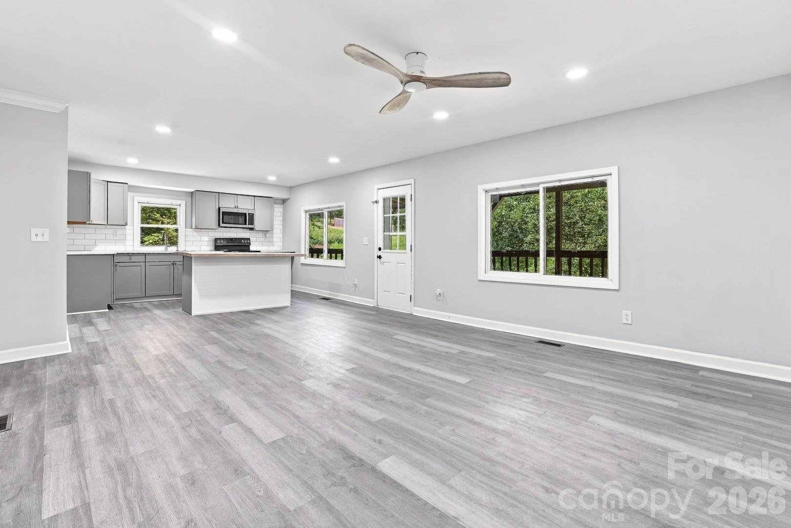 3028 Playmore Beach Road — Morganton