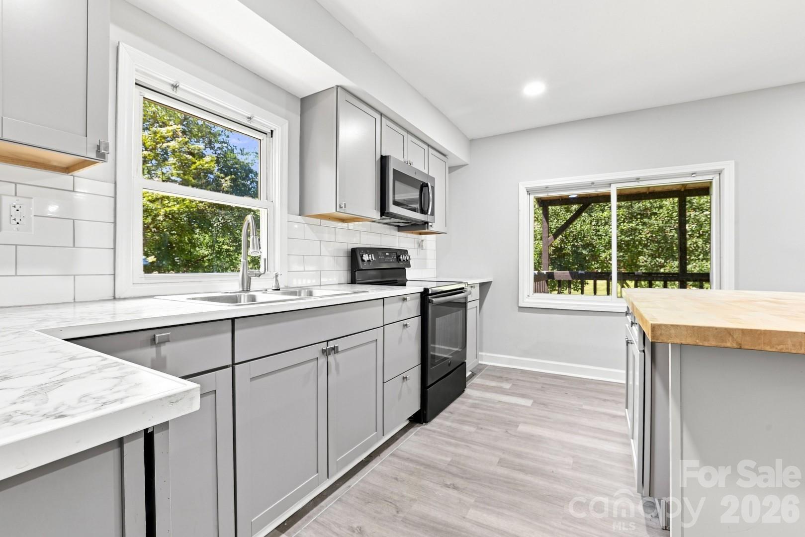 3028 Playmore Beach Road — Morganton